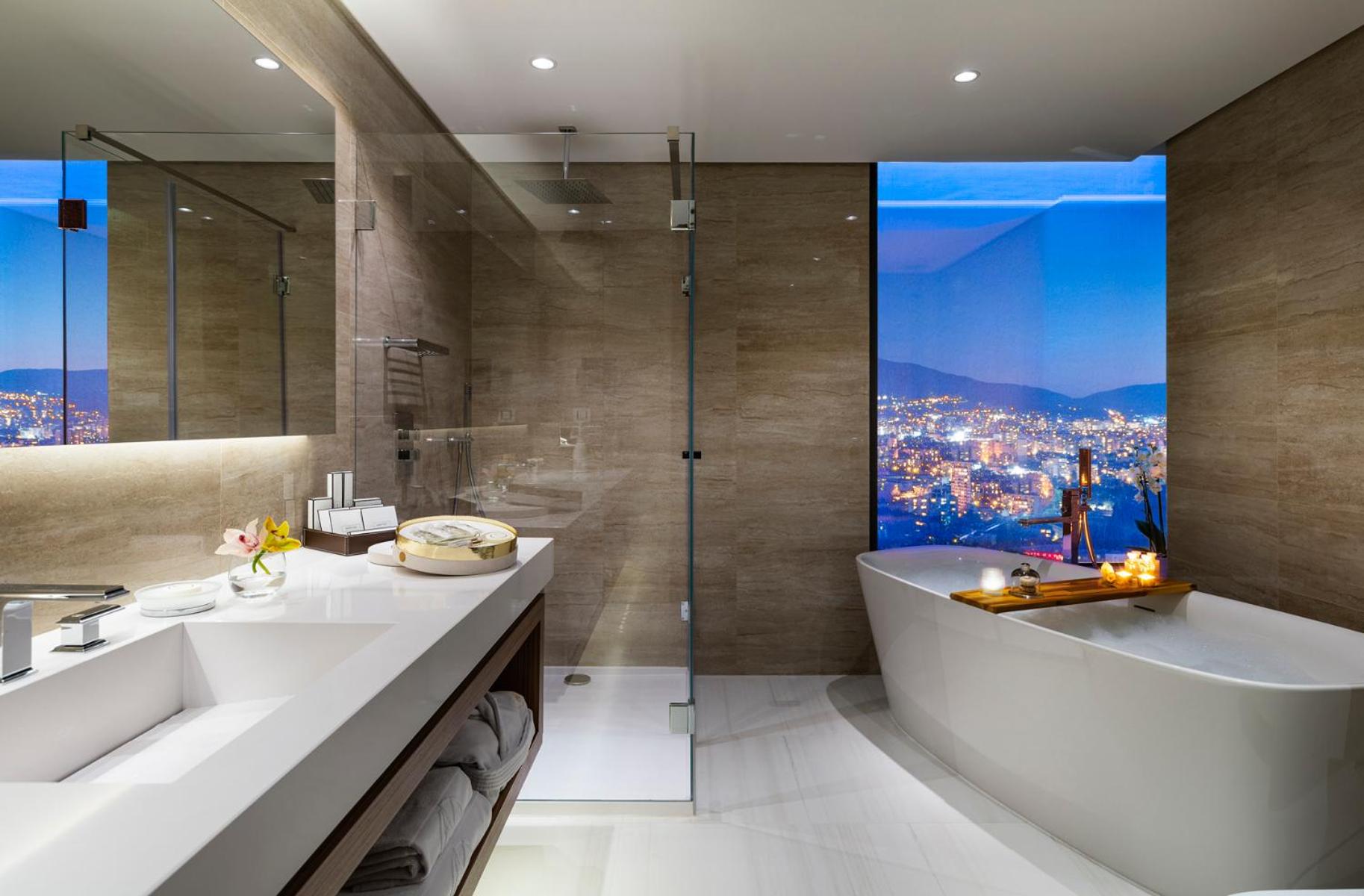 Executive Suite - Photo 5