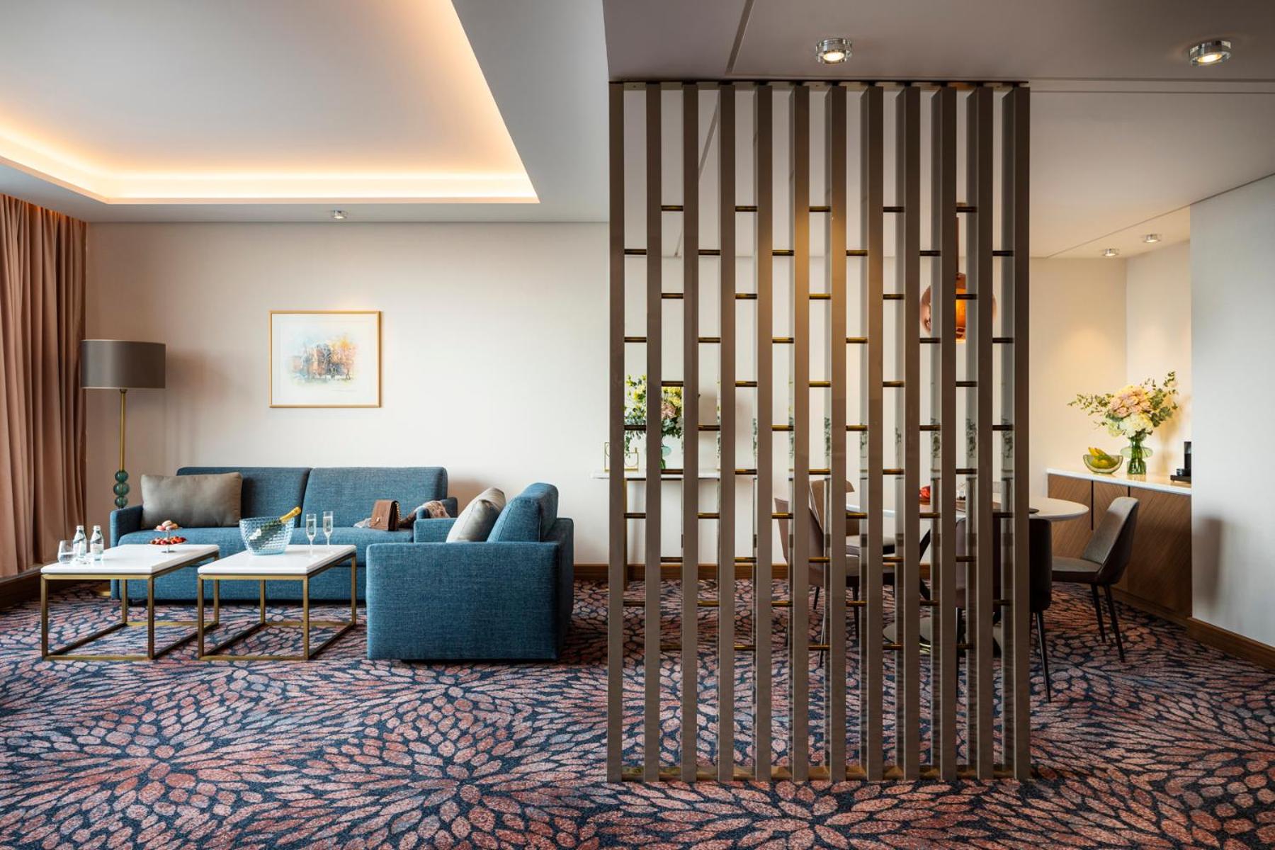Executive Suite - Photo 1