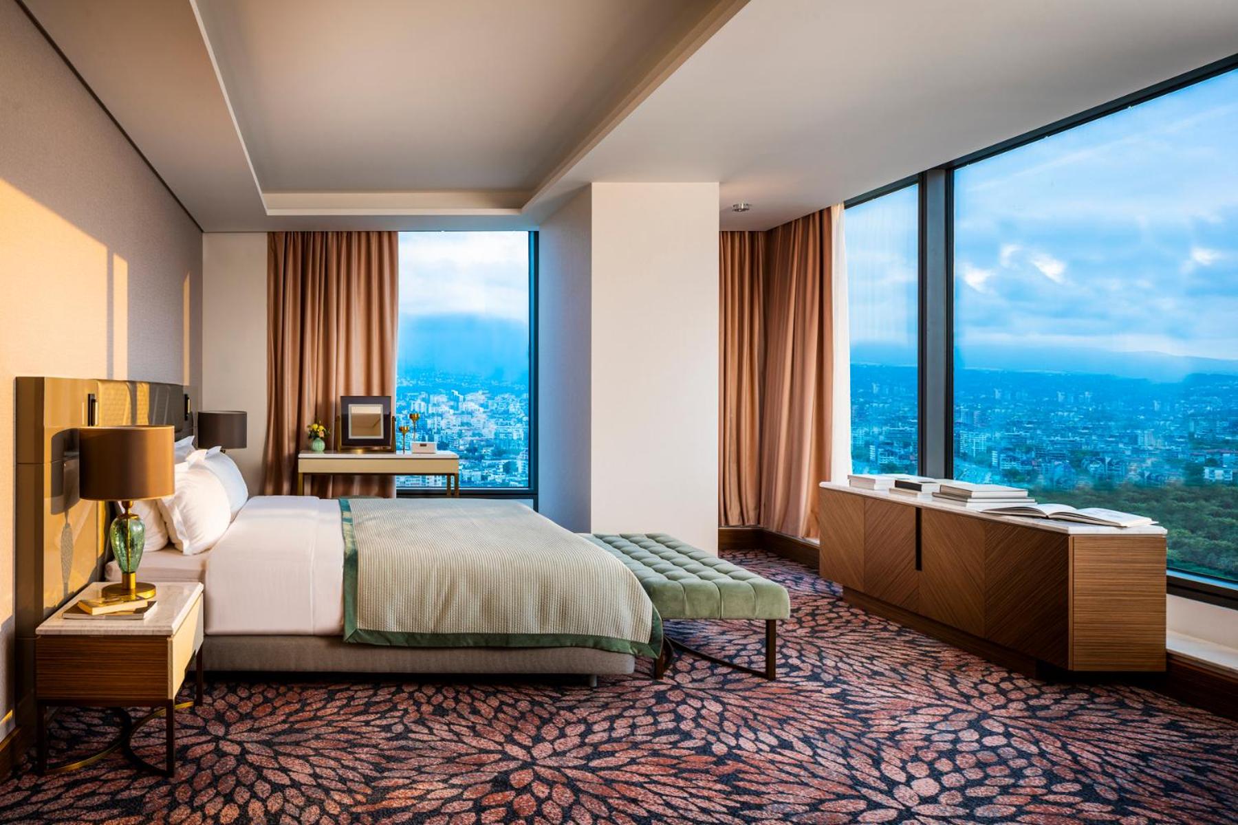 Executive Suite - Photo 4