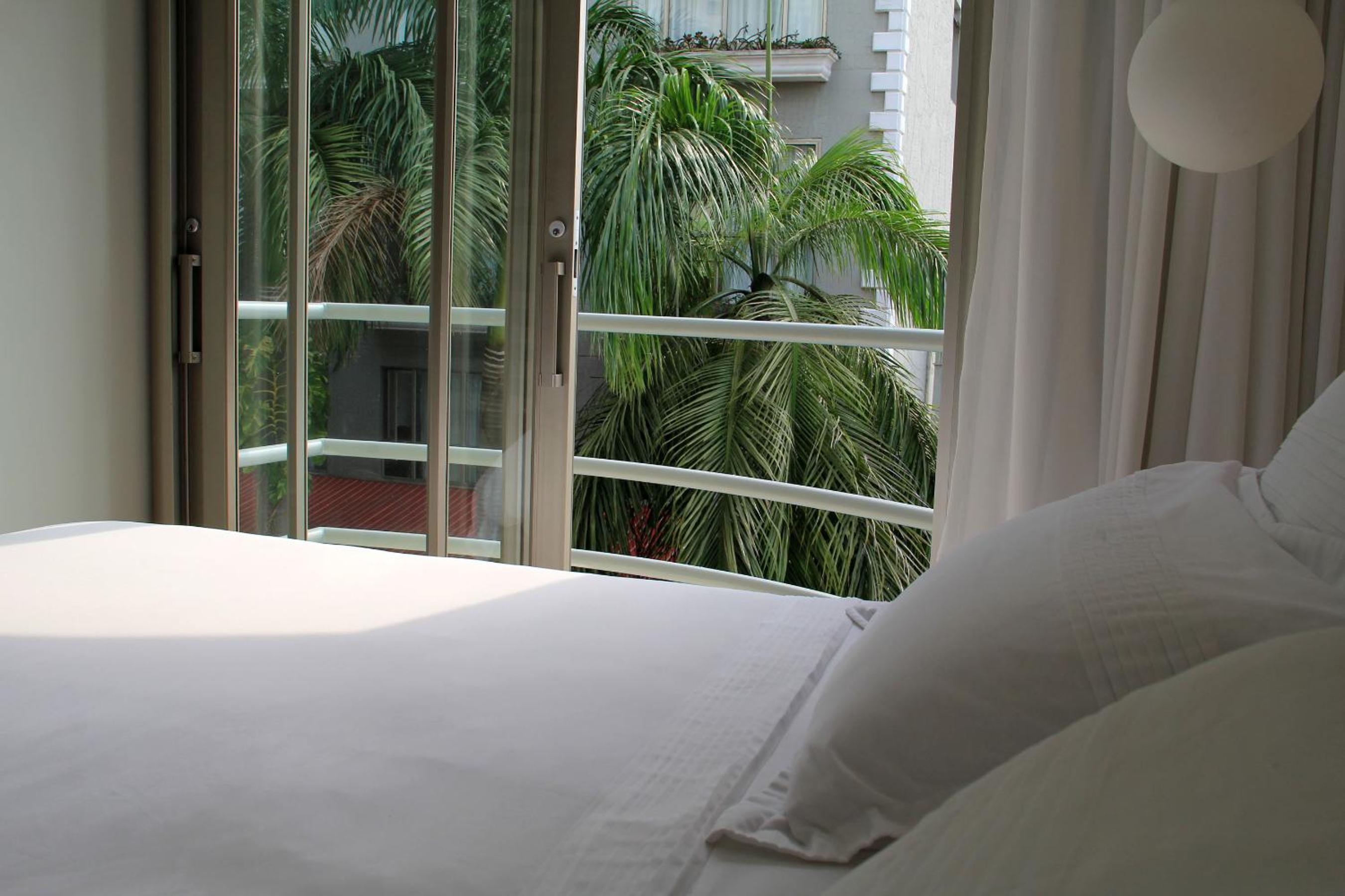 Queen Room with Balcony photo 1