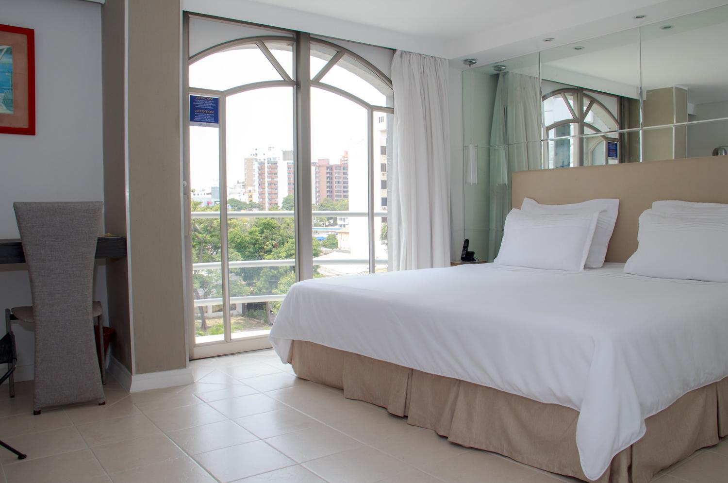 Queen Room with Balcony photo 3