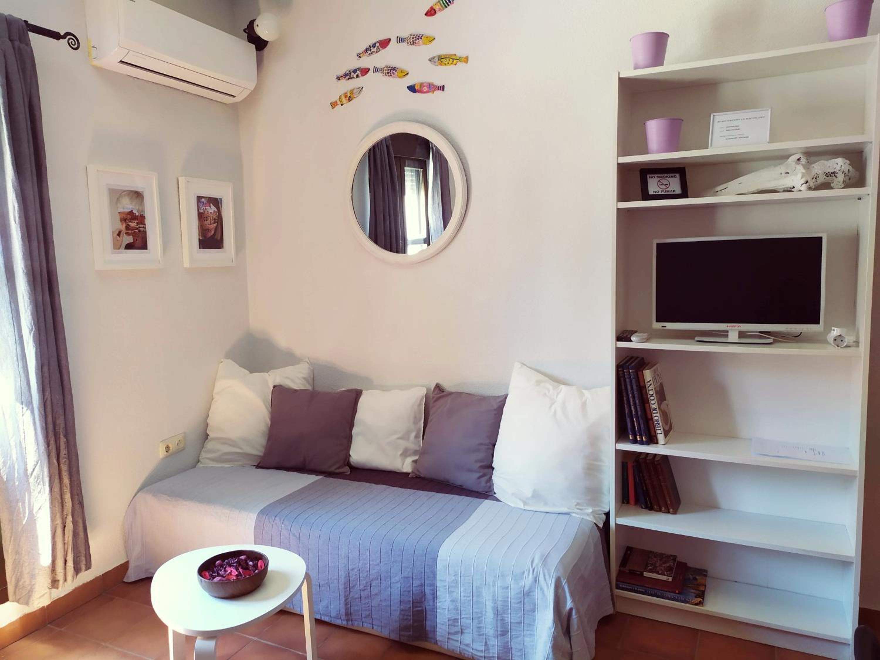Apartment with Balcony - Photo 32