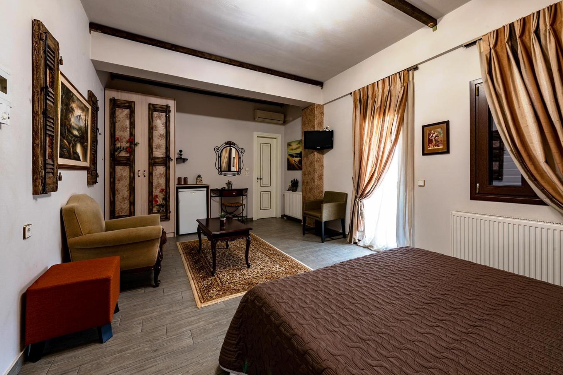 Deluxe Double Room with Balcony - Photo 6