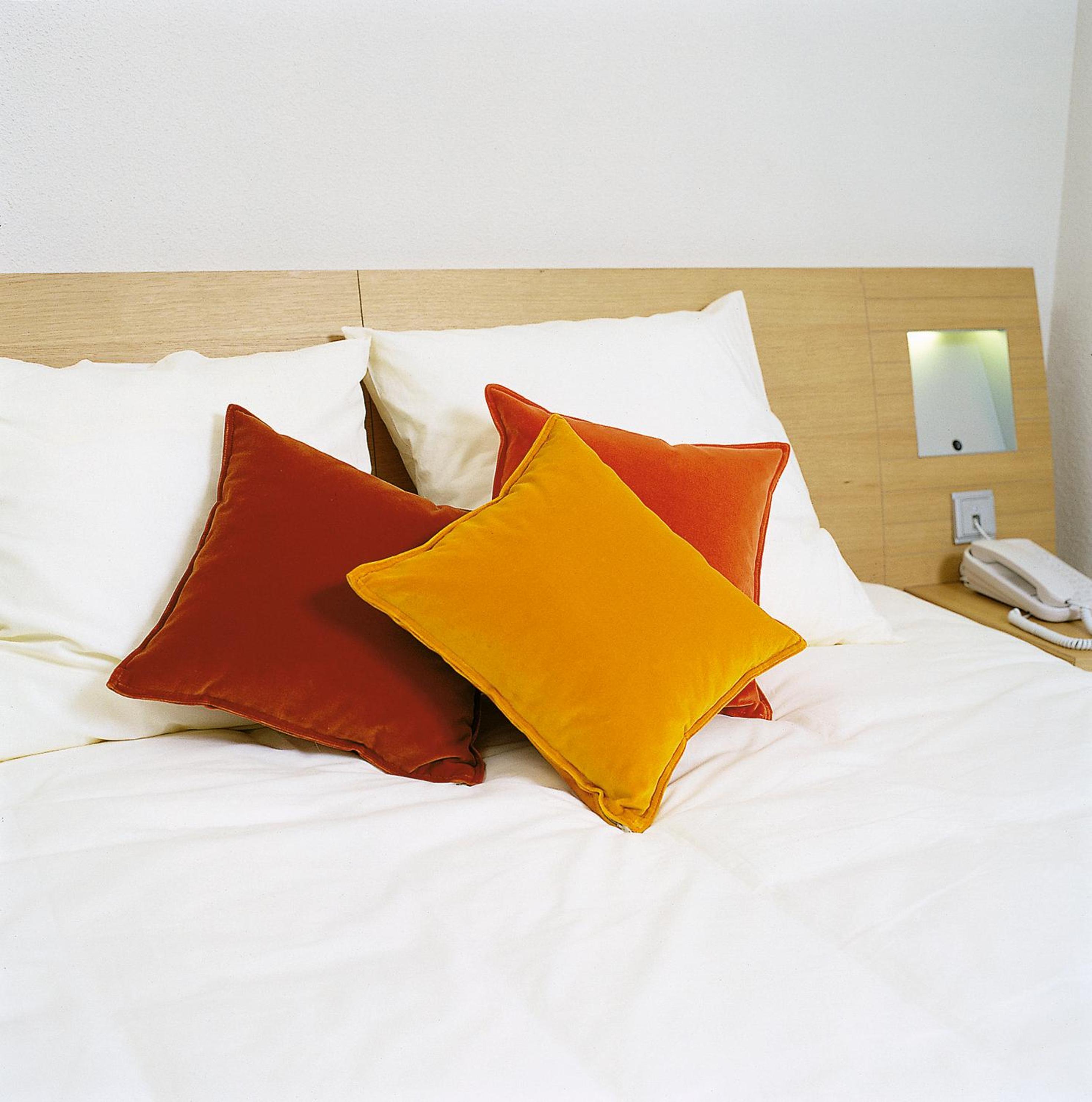 Standard Queen Room - Photo 8