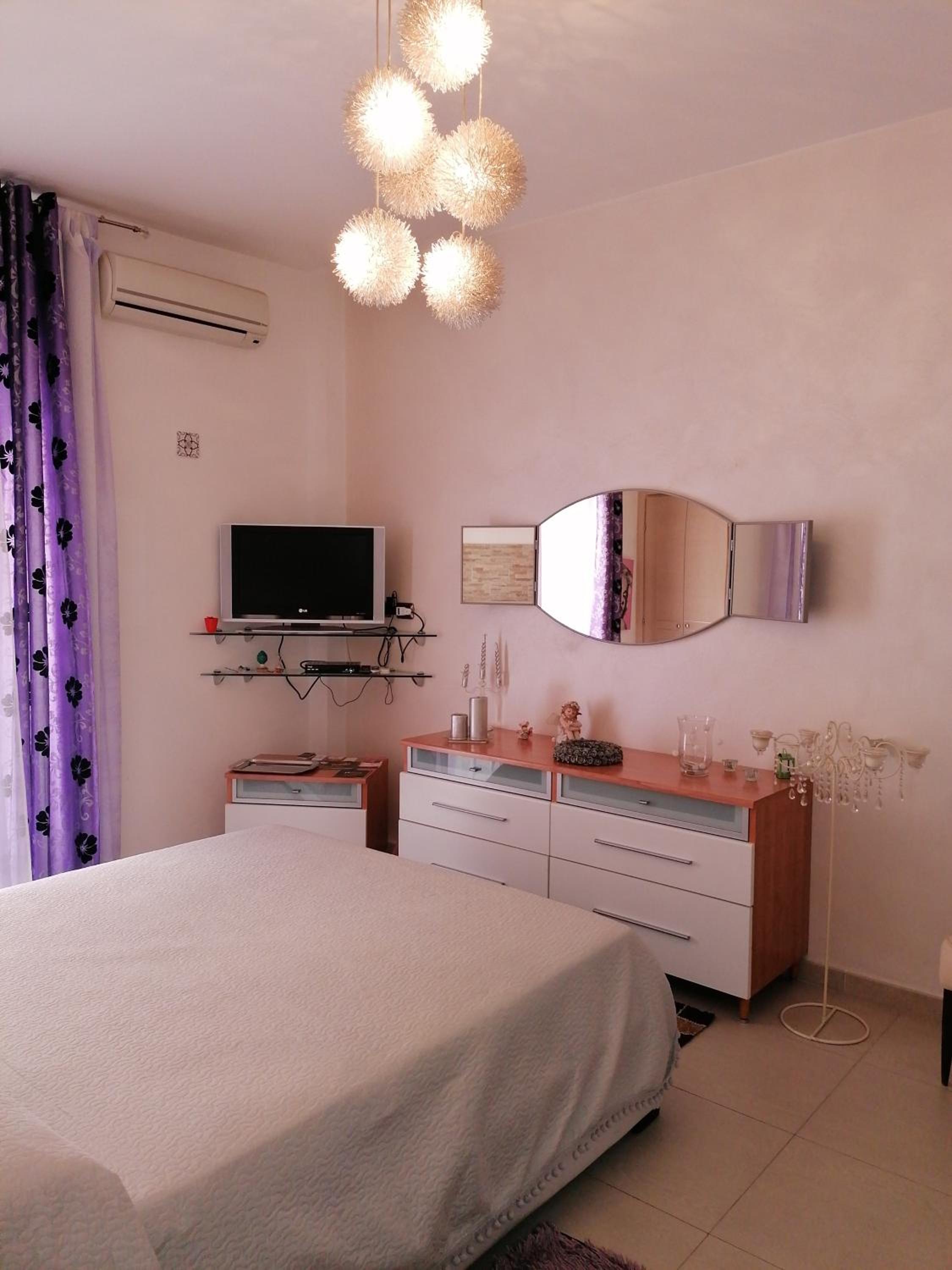 Double Room with Private Bathroom - Photo 38