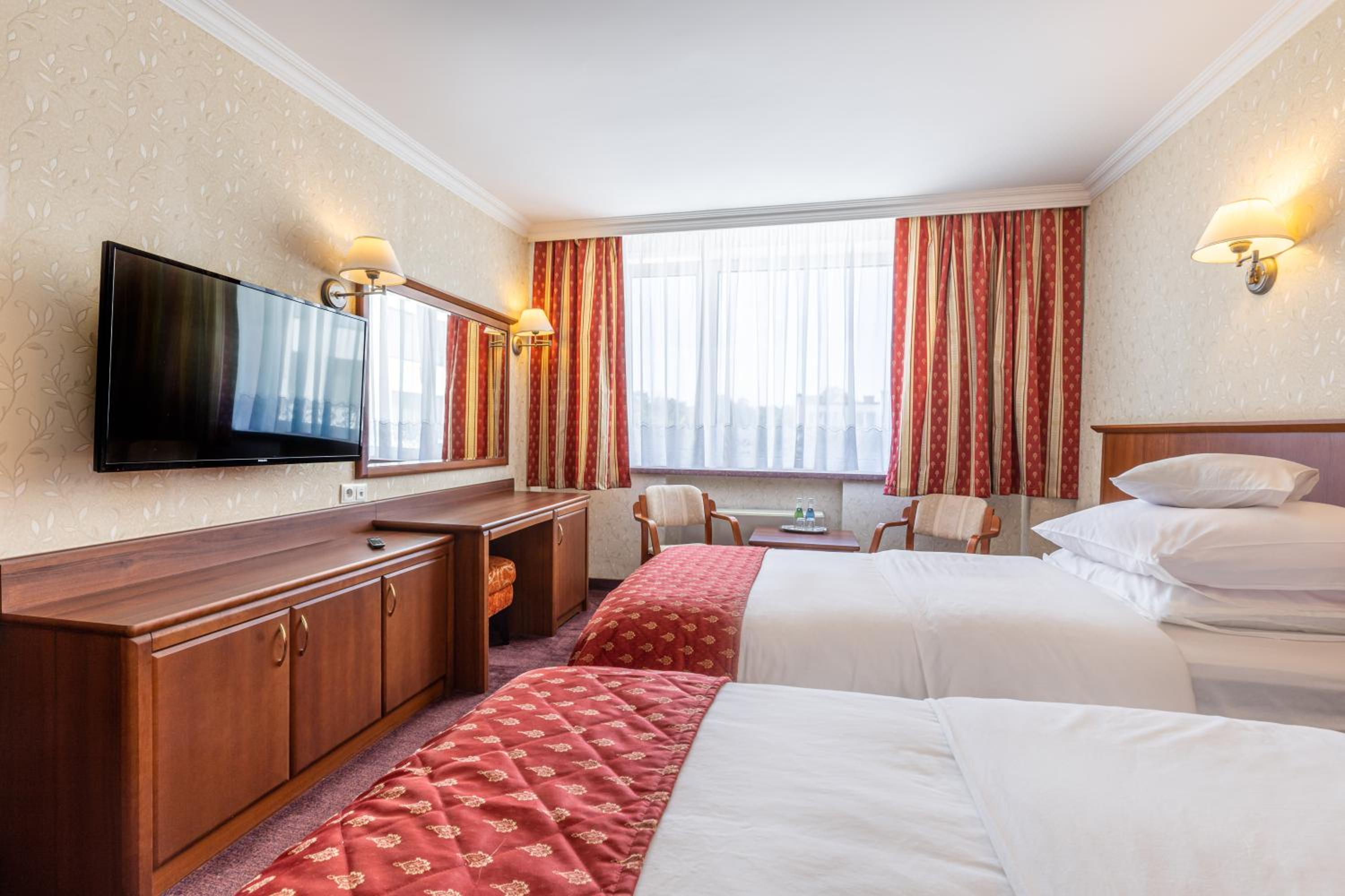 Twin Room - Photo 3