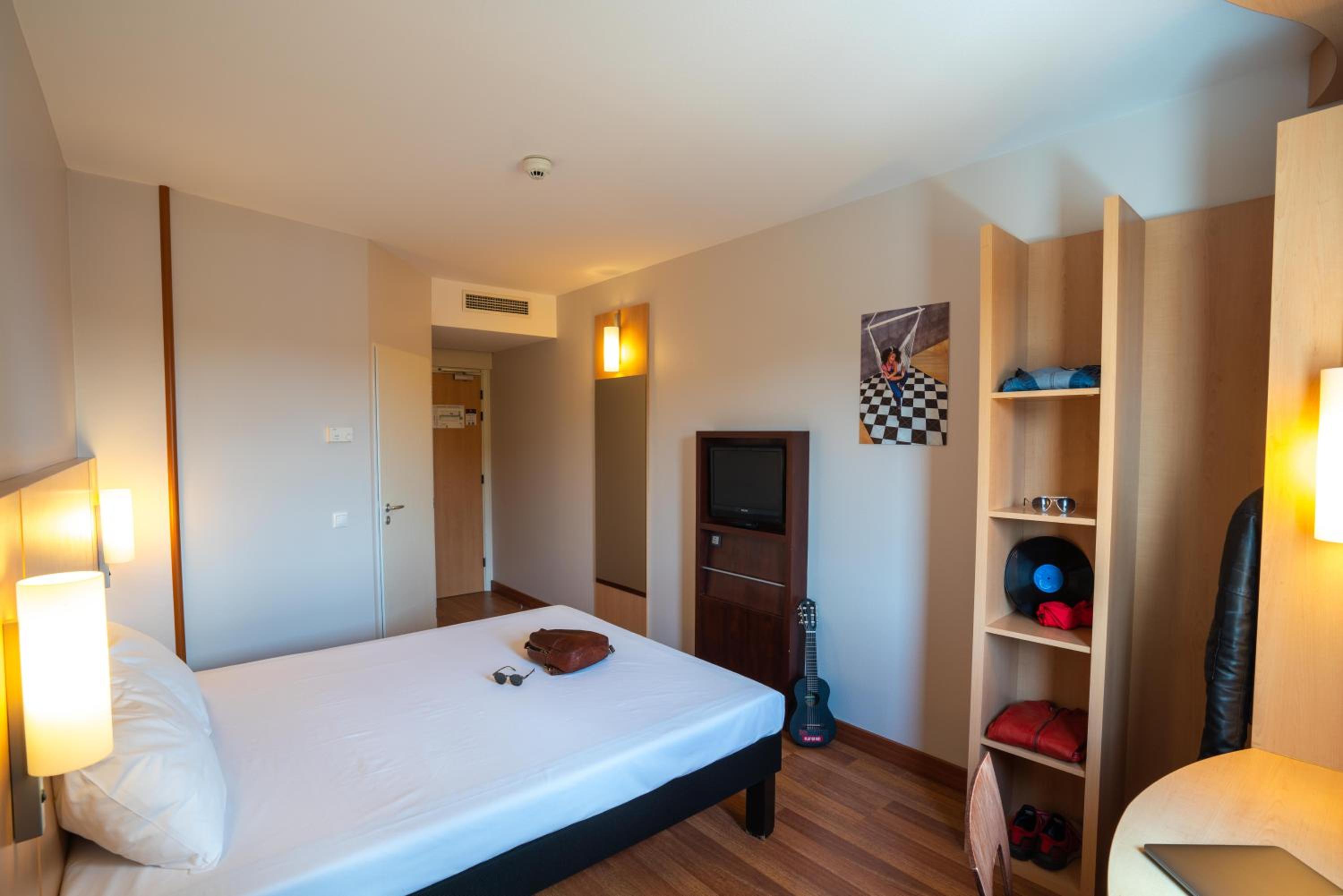 Double Room with Extra Bed photo 2