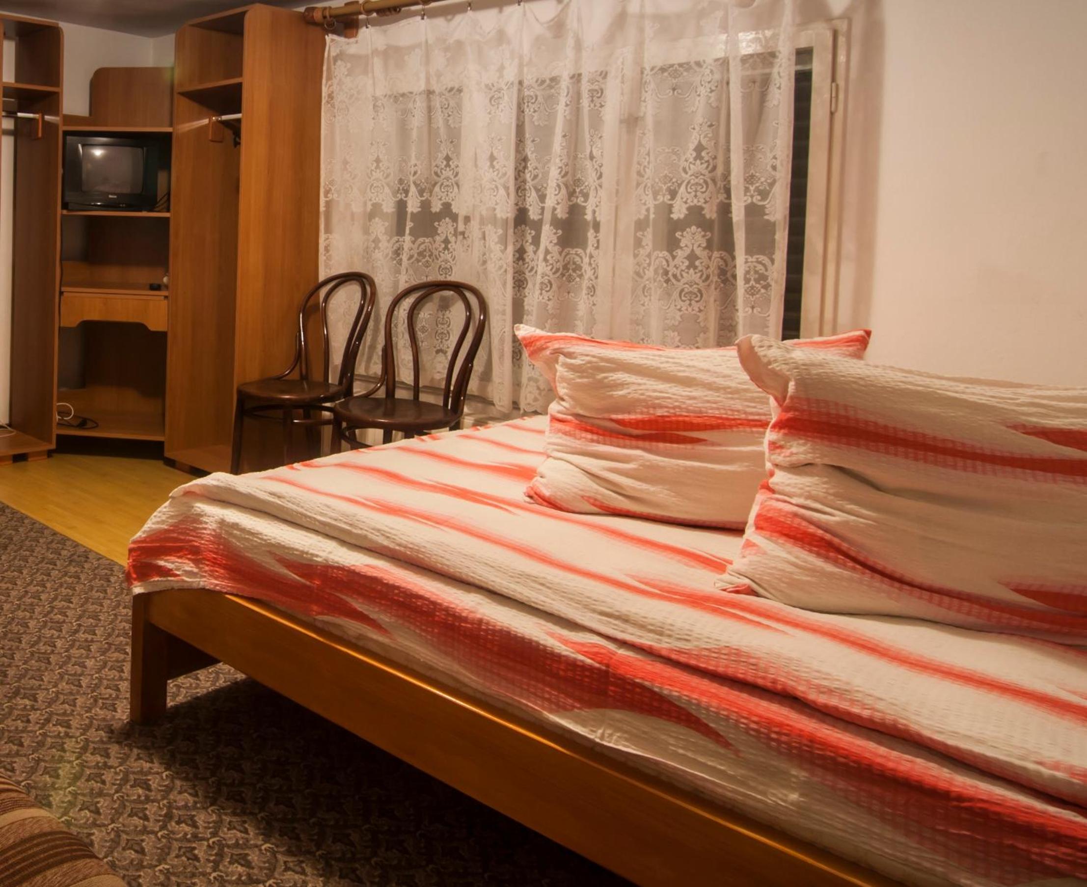 Deluxe Double Room (2 Adults + 1 Child) photo 1