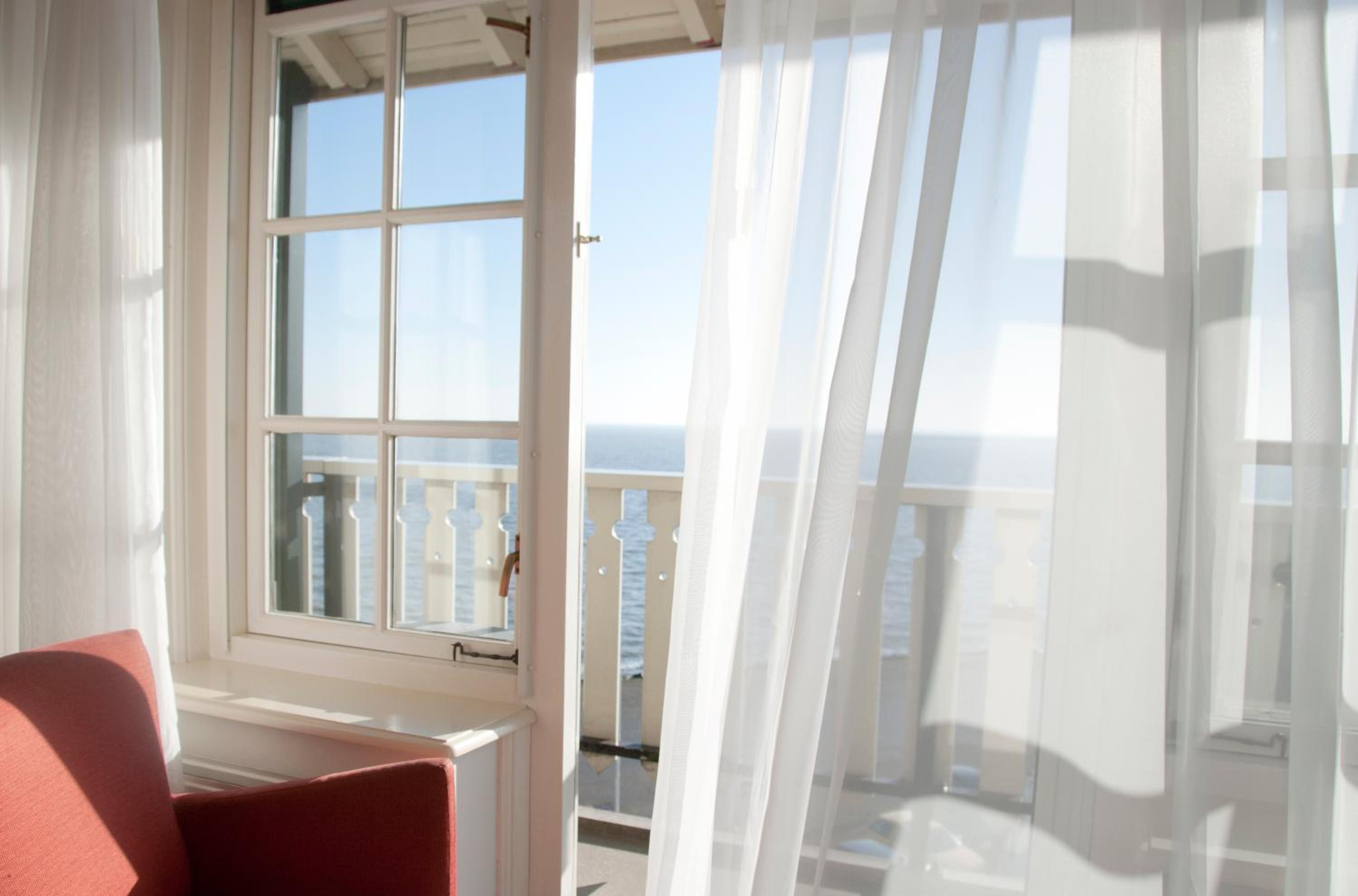 Superior Twin Room with Lake View - Photo 7