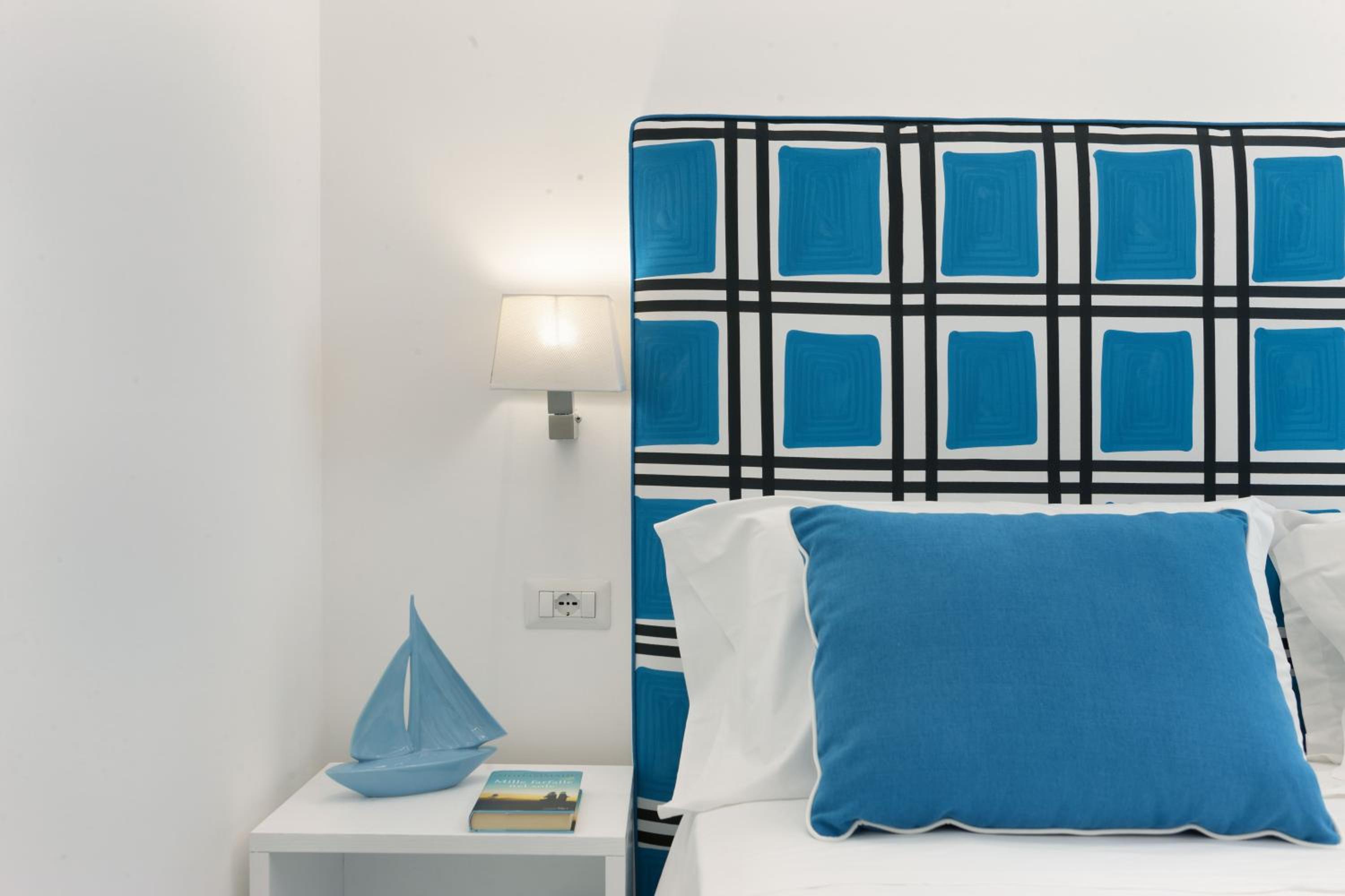 Double Room with Sea View - Photo 2