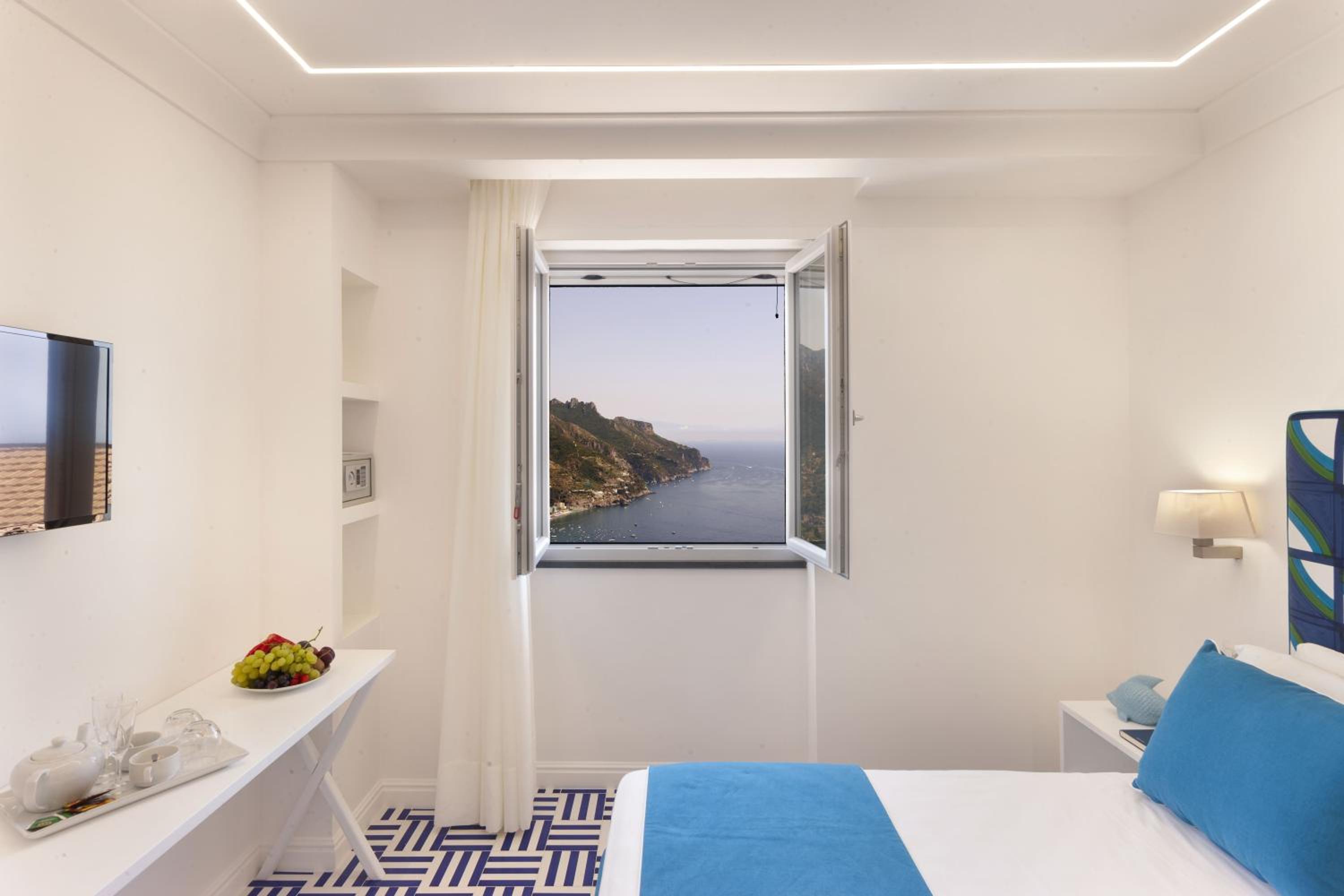 Quadruple Room with Sea View - Photo 2