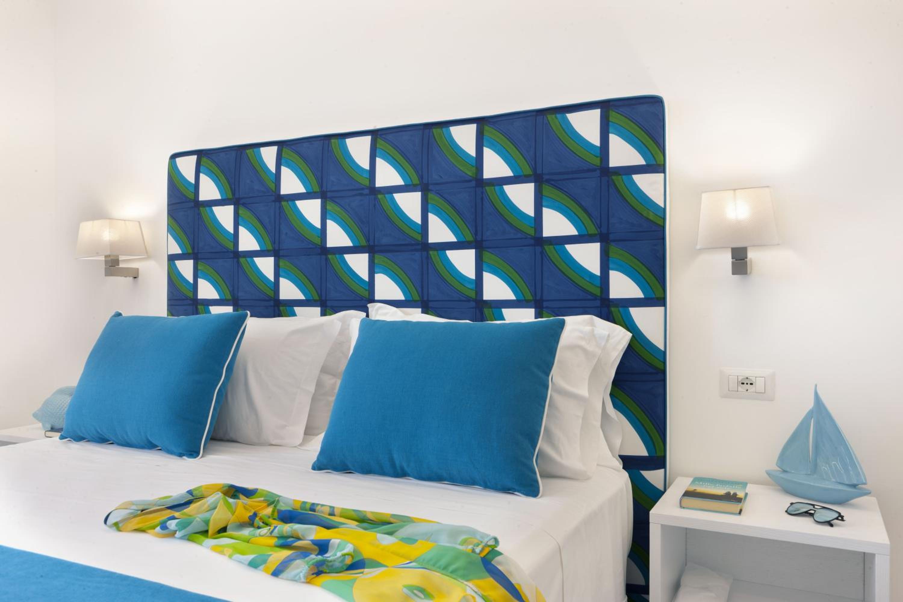 Quadruple Room with Sea View - Photo 4