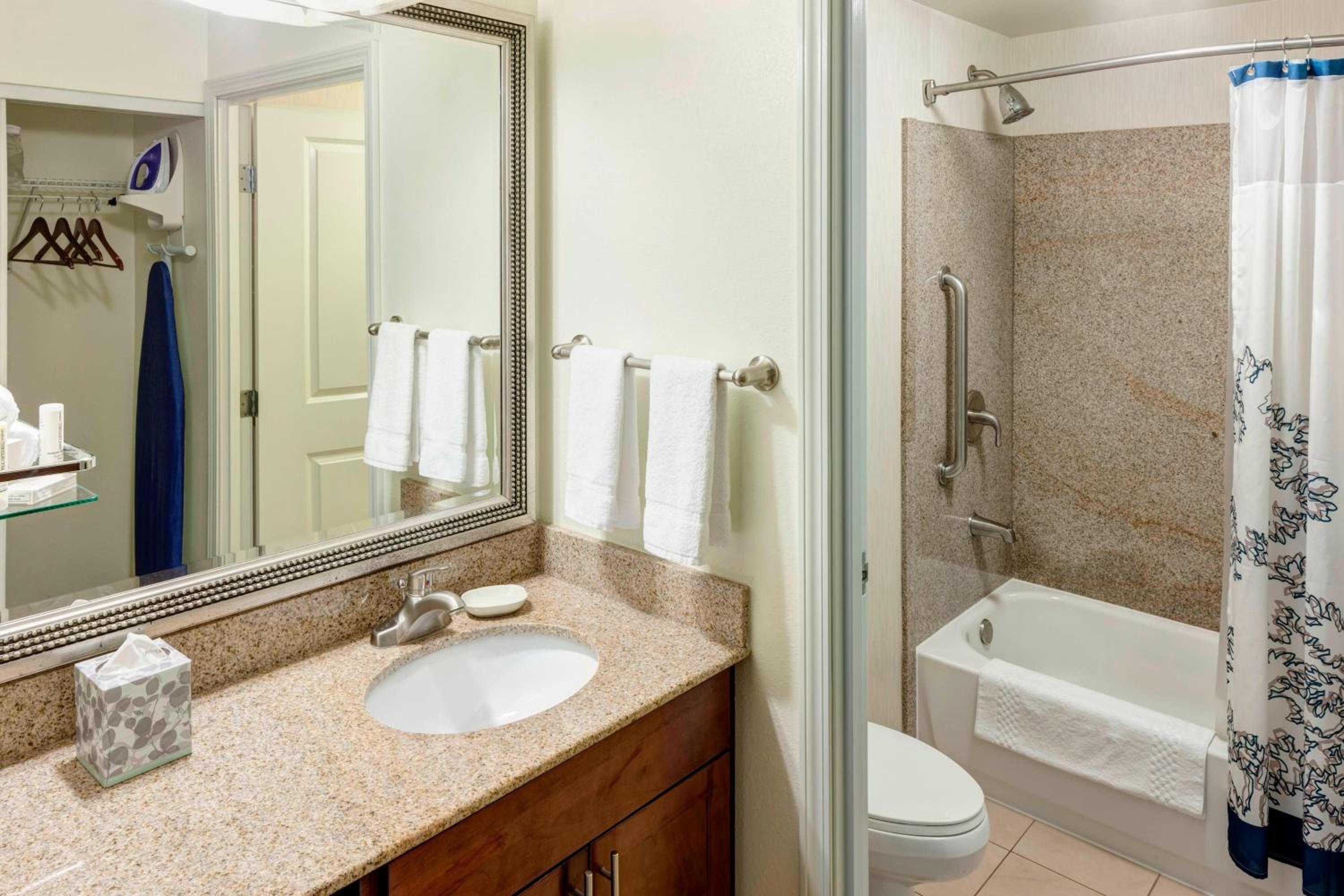 One-Bedroom King Suite photo 3