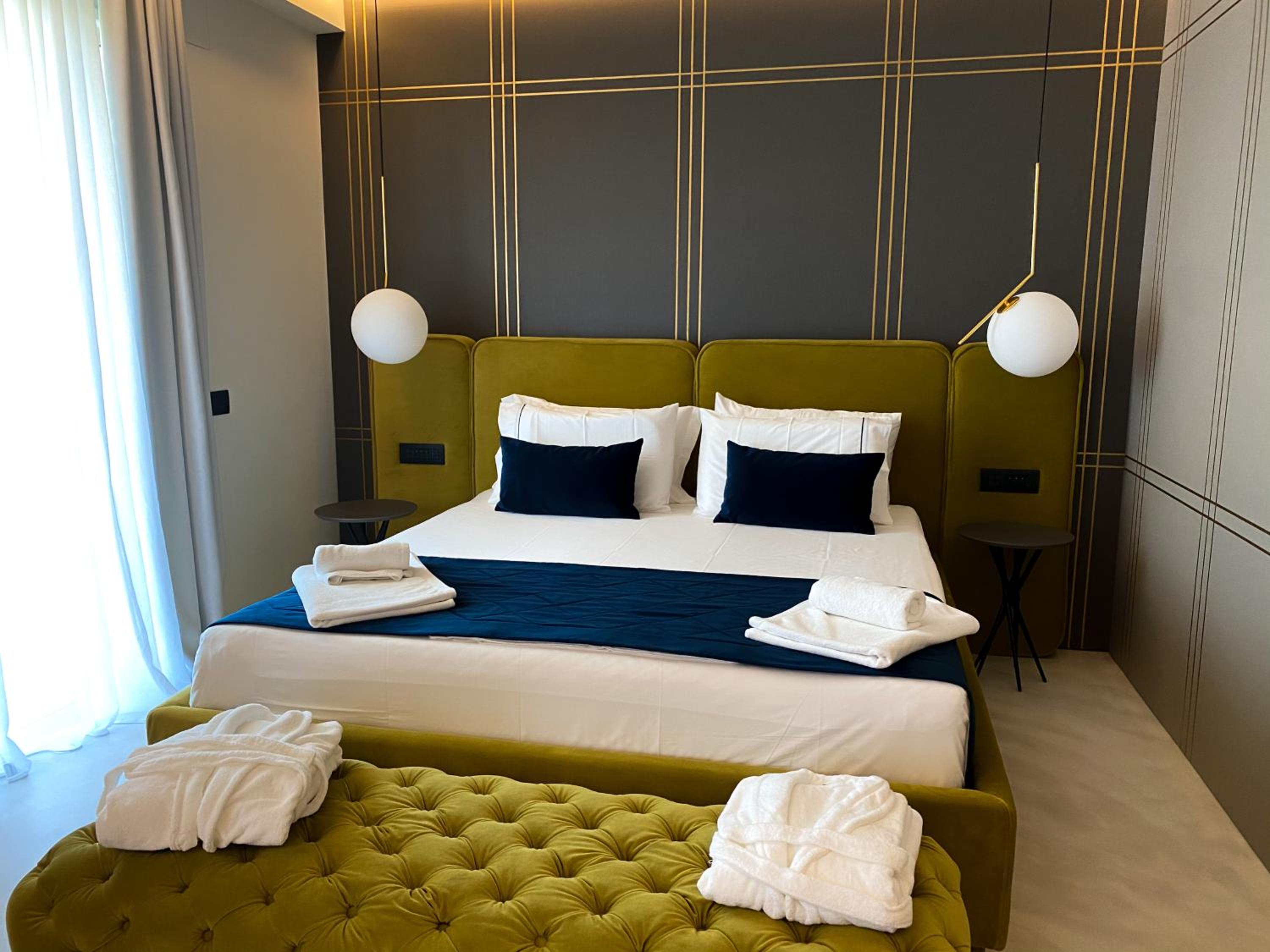 Deluxe Suite with Sea View