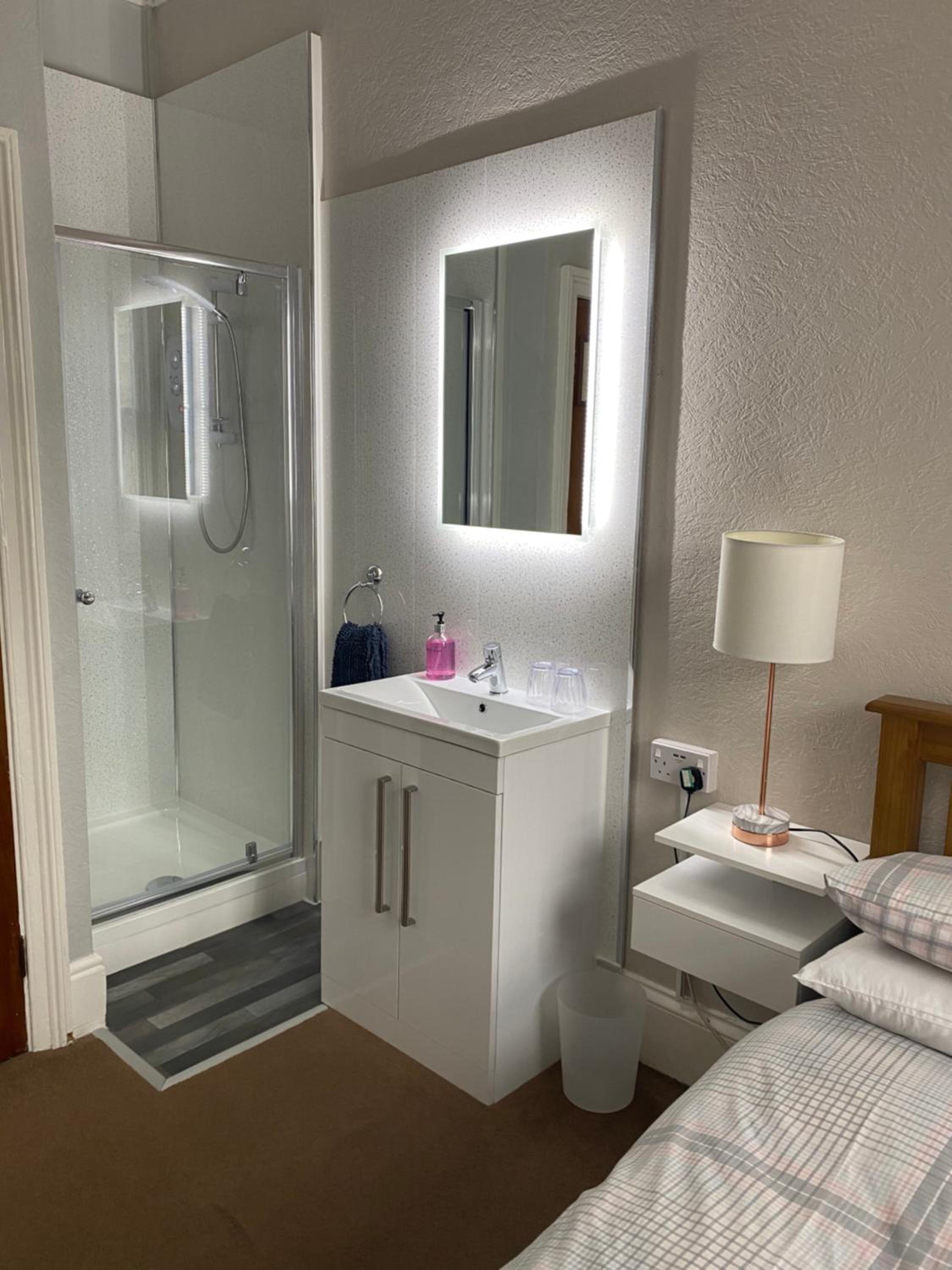Double Room with Private External Bathroom photo 2