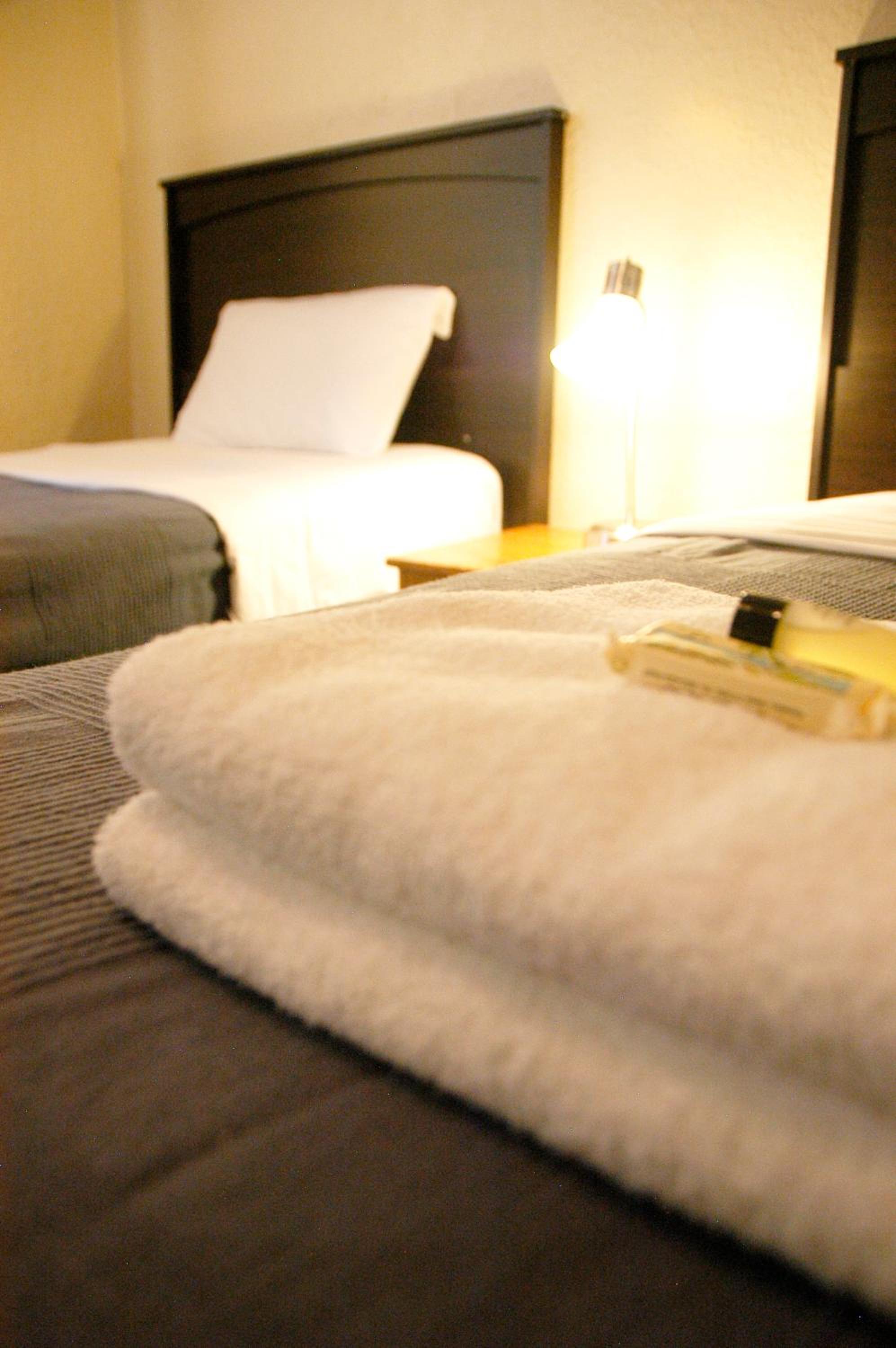 Twin Room With Shared Bathroom