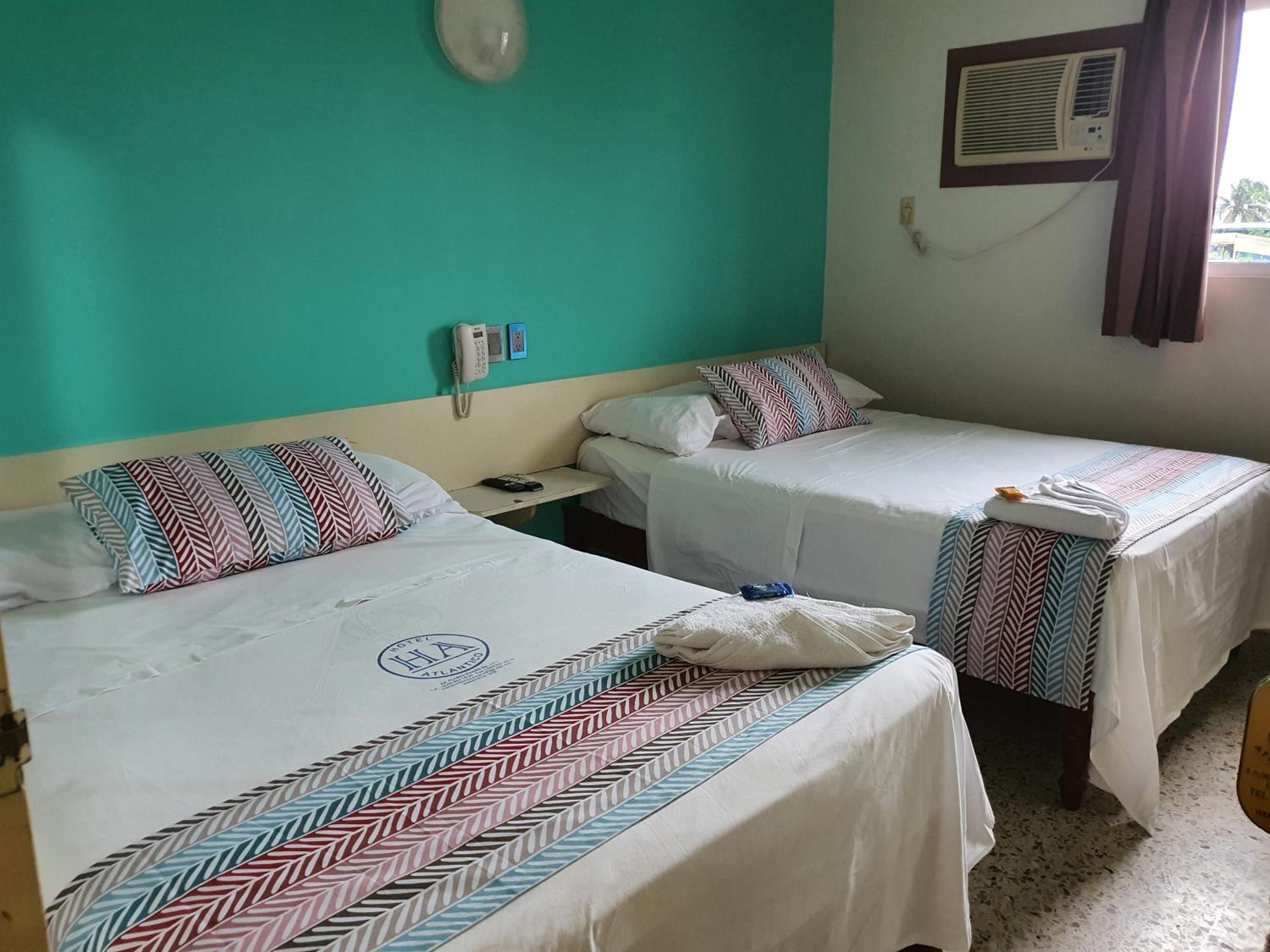 Double Room with Two Double Beds - Photo 8