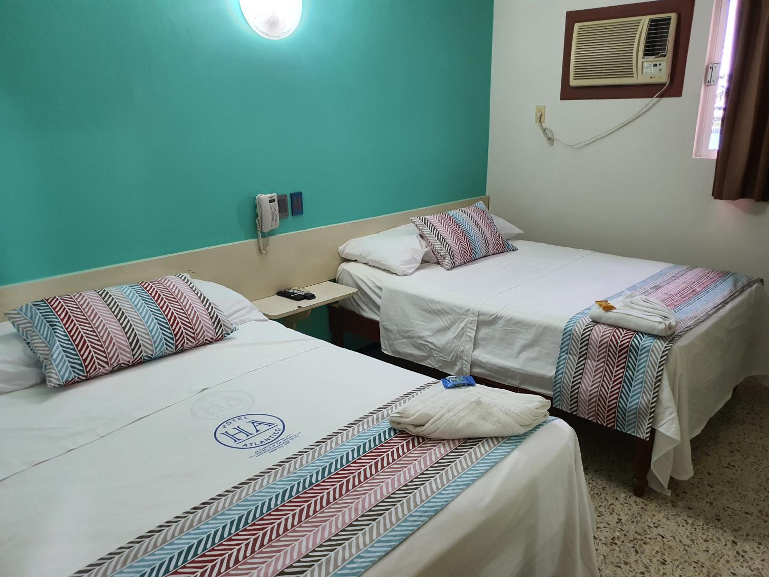 Double Room with Two Double Beds - Photo 7