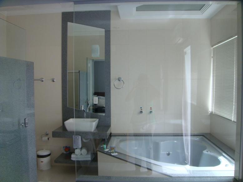 Suite with Spa Bath photo 2