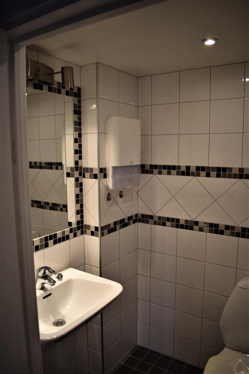 Standard Twin Room with Shared Bathroom photo 3