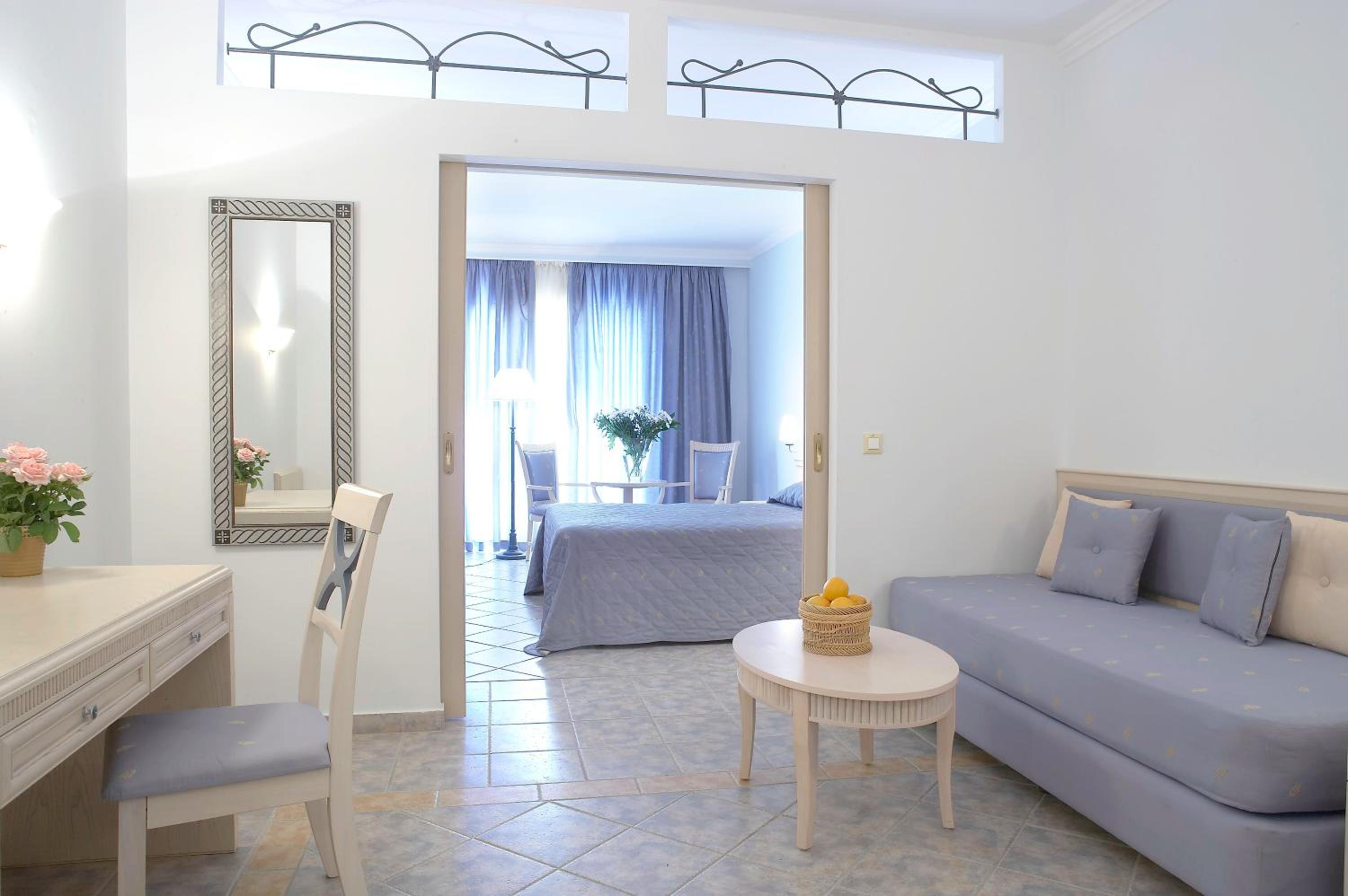 Family Room Beachfront with Balcony photo 2