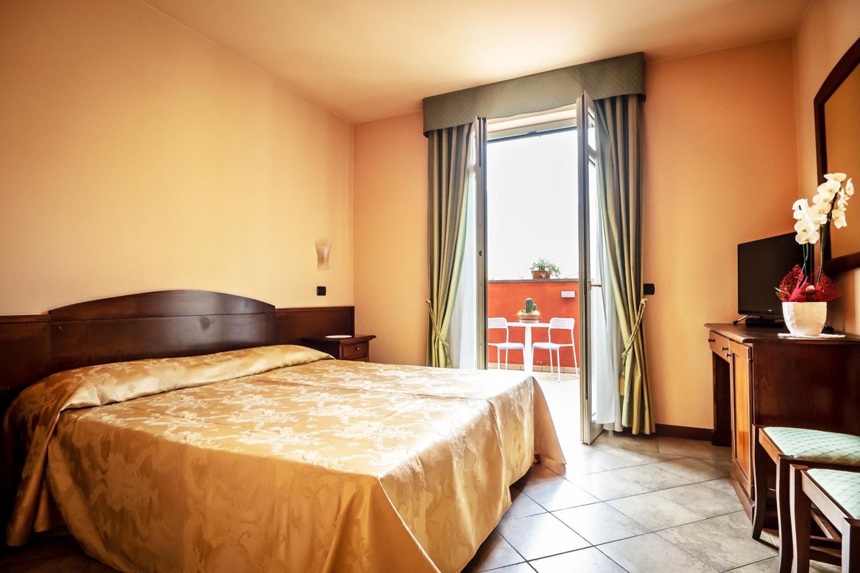 Double or Twin Room - Photo 16