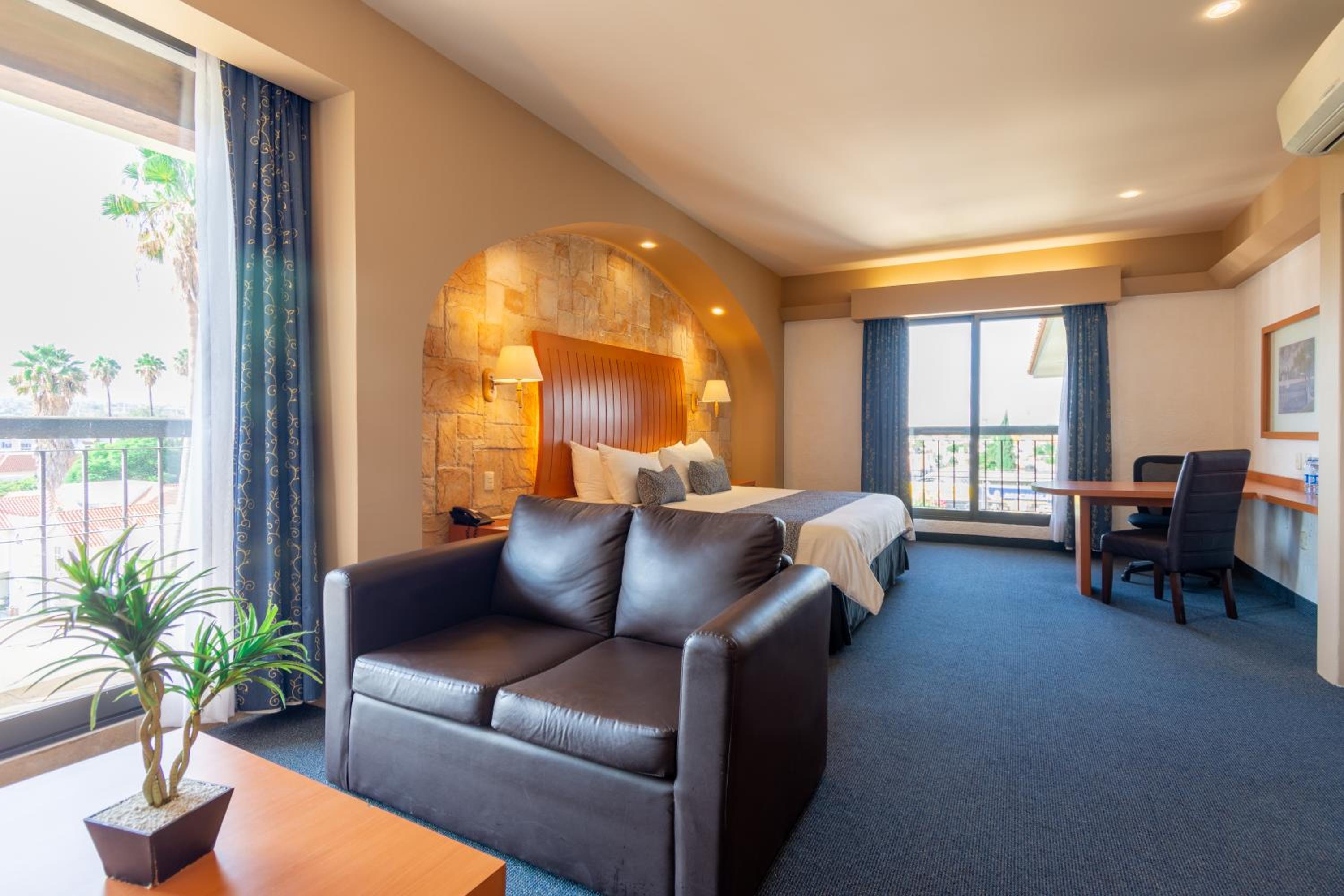 Suite with Spa Bath photo 1
