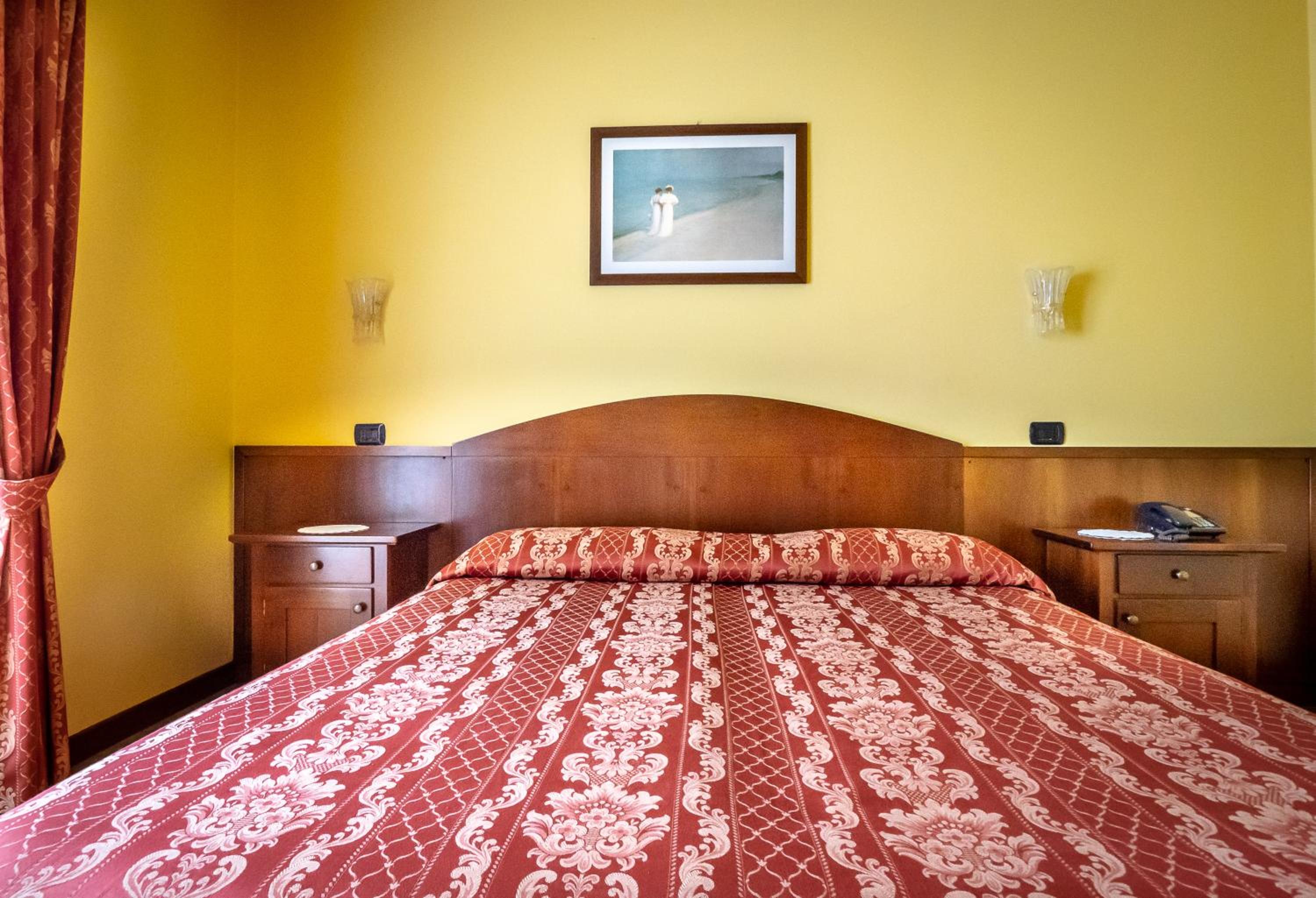 Double or Twin Room - Photo 15