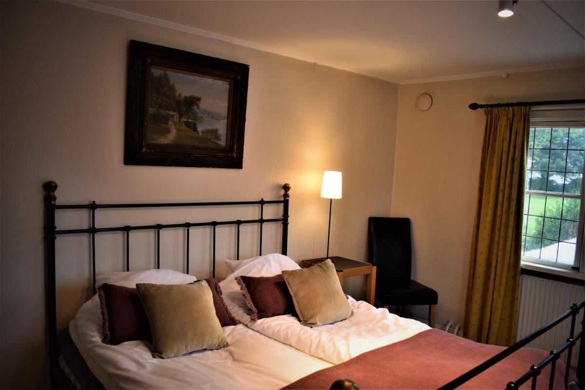 Standard Double Room with Shared Bathroom photo 3