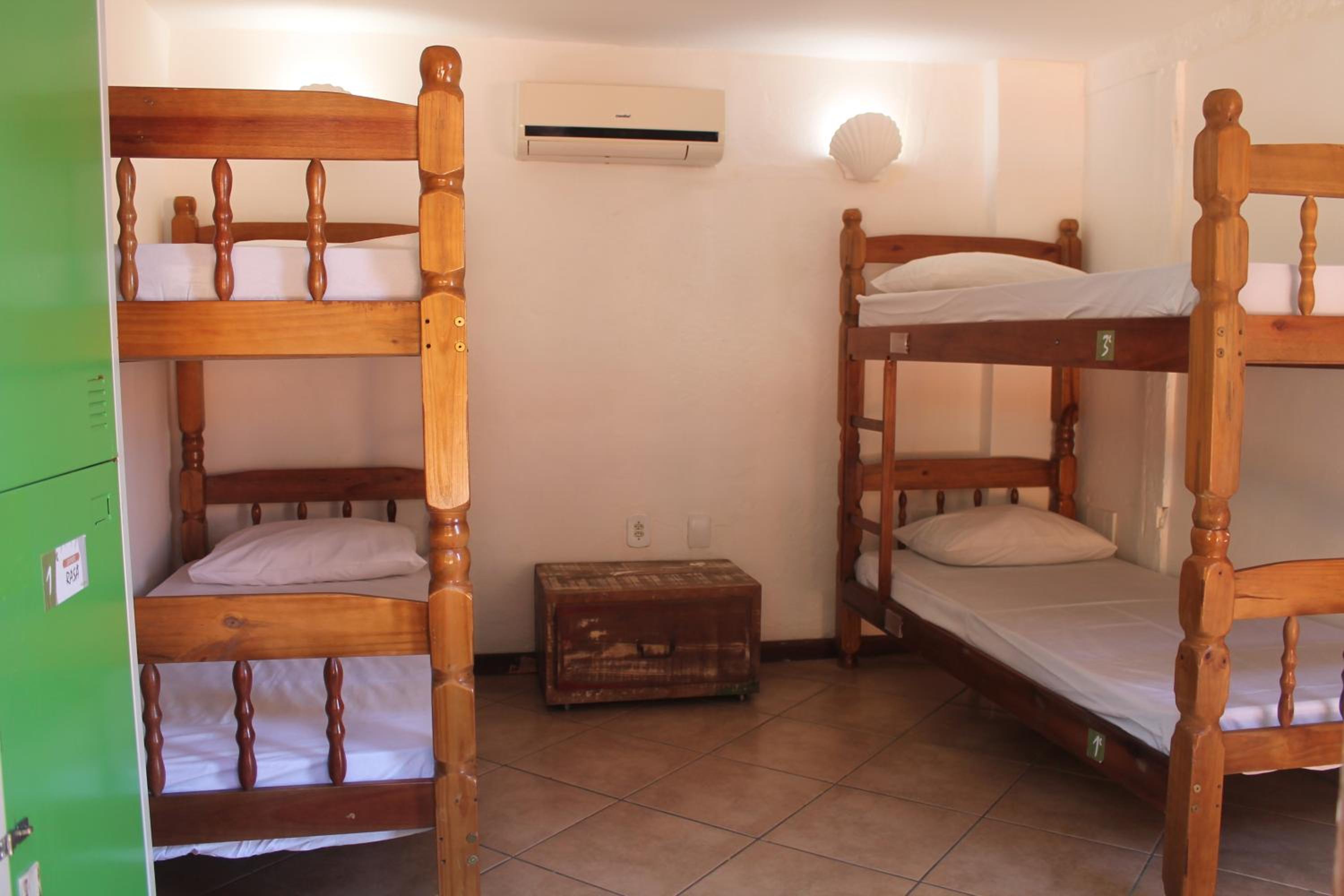 Bed in 4-Bed Mixed Dormitory Room with Shared Bathroom photo 1
