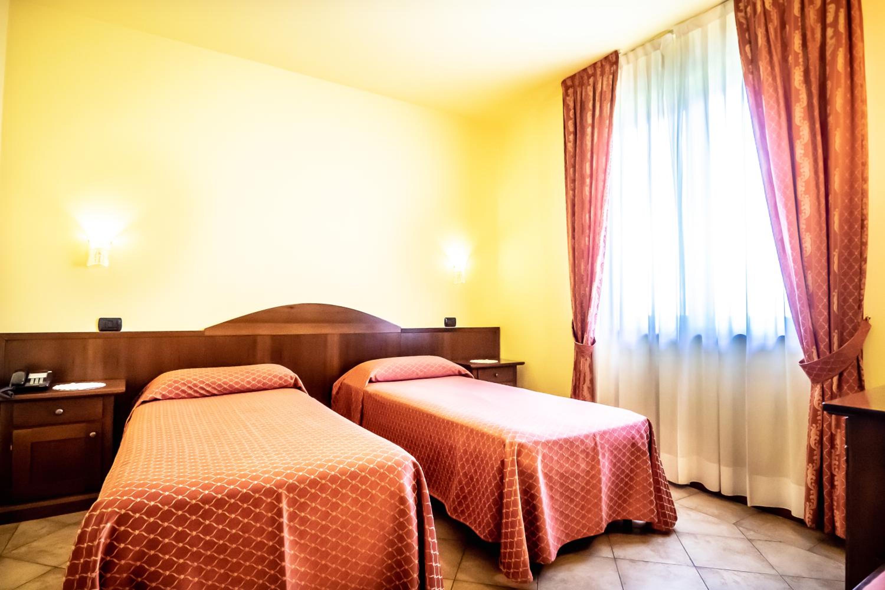 Double or Twin Room - Photo 17