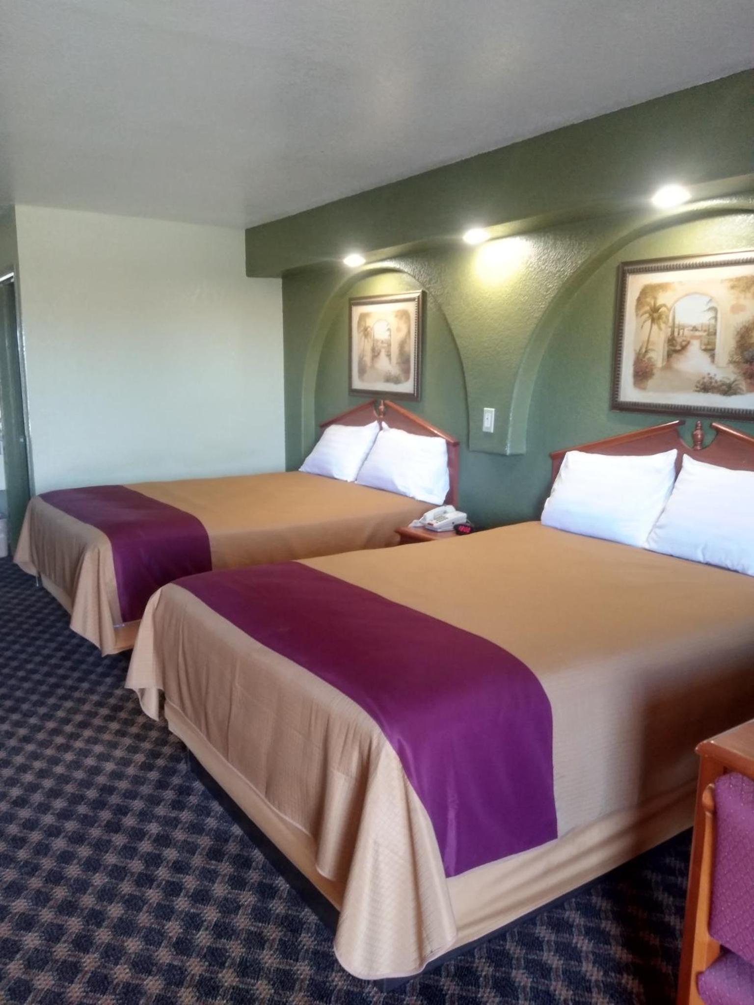 Double Room with Two Double Beds - Photo 6