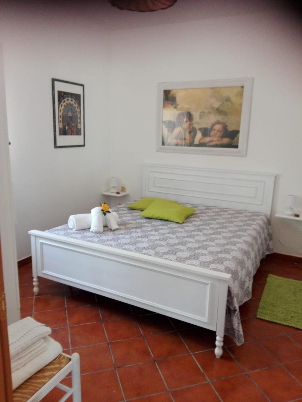 One-Bedroom House - Photo 11