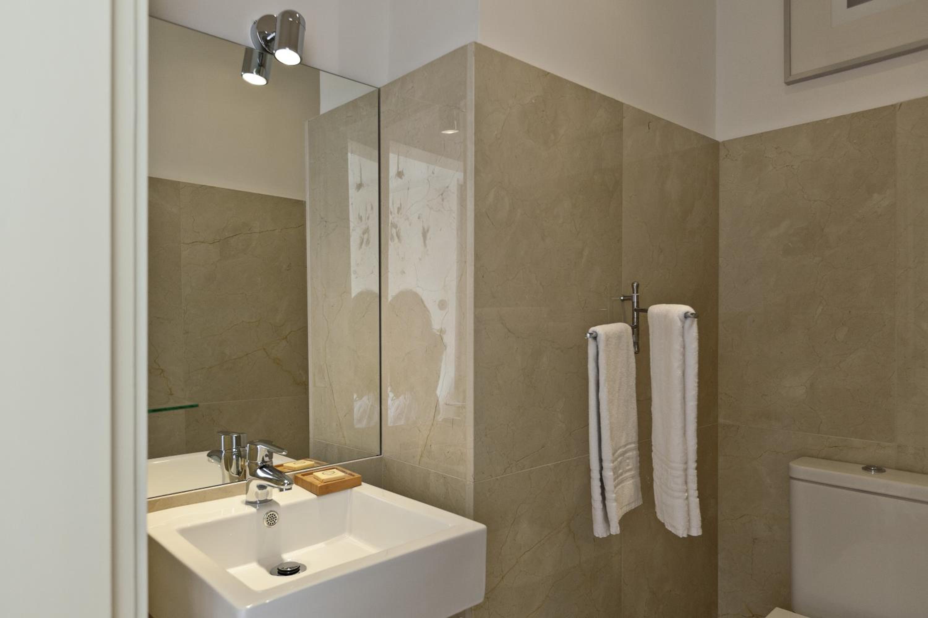 One-Bedroom Apartment - Photo 16