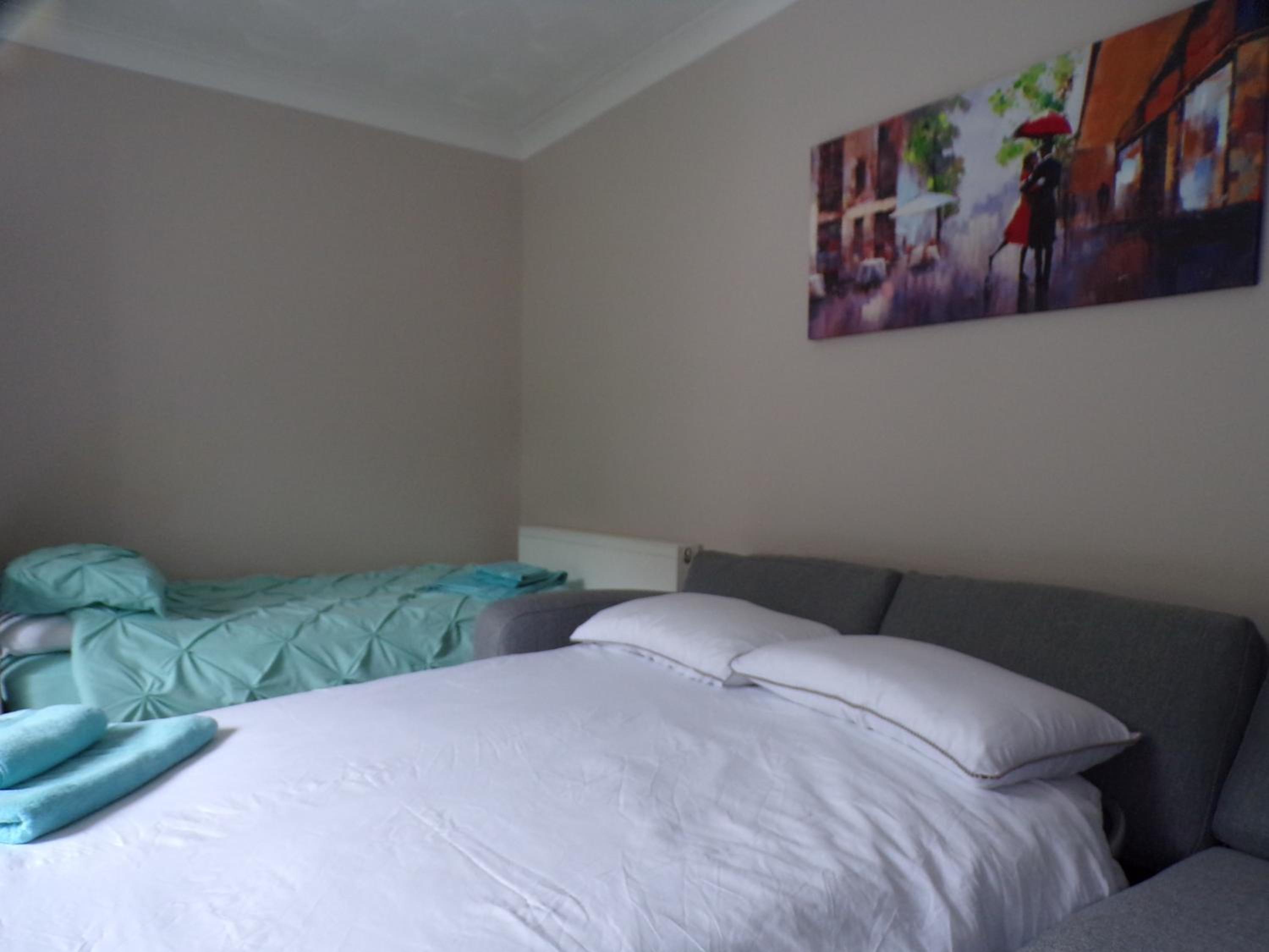 Seven-Bedroom House photo 1