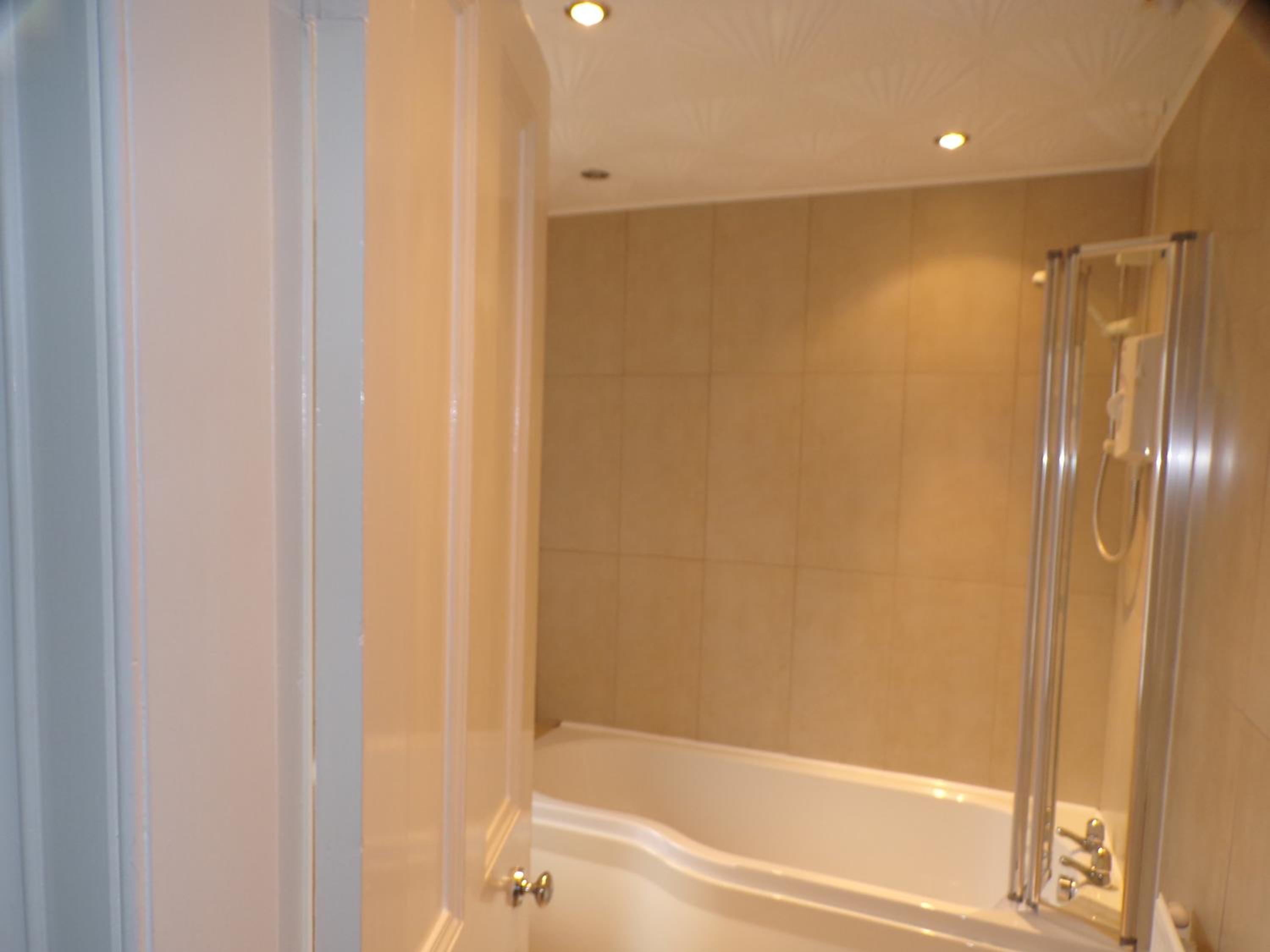 Seven-Bedroom House photo 2