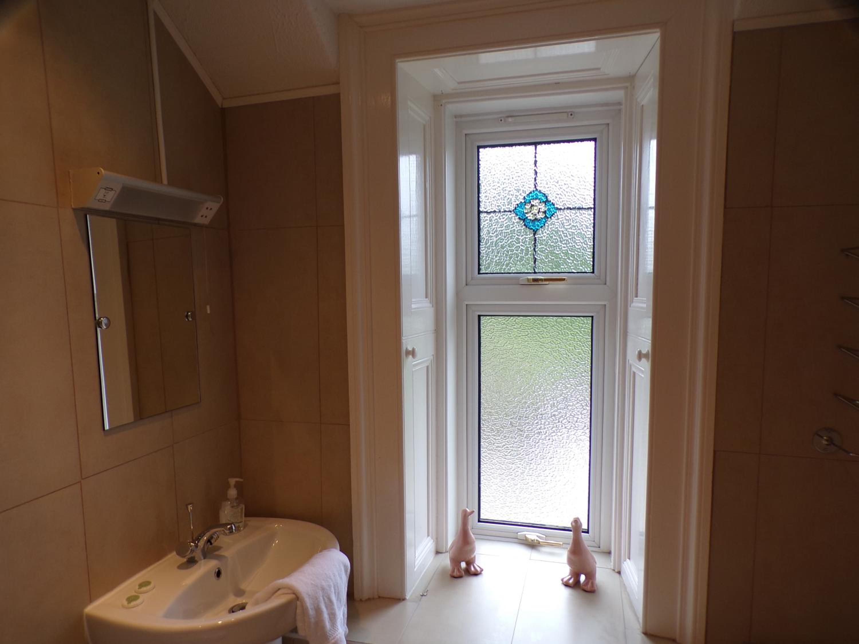 Seven-Bedroom House photo 3
