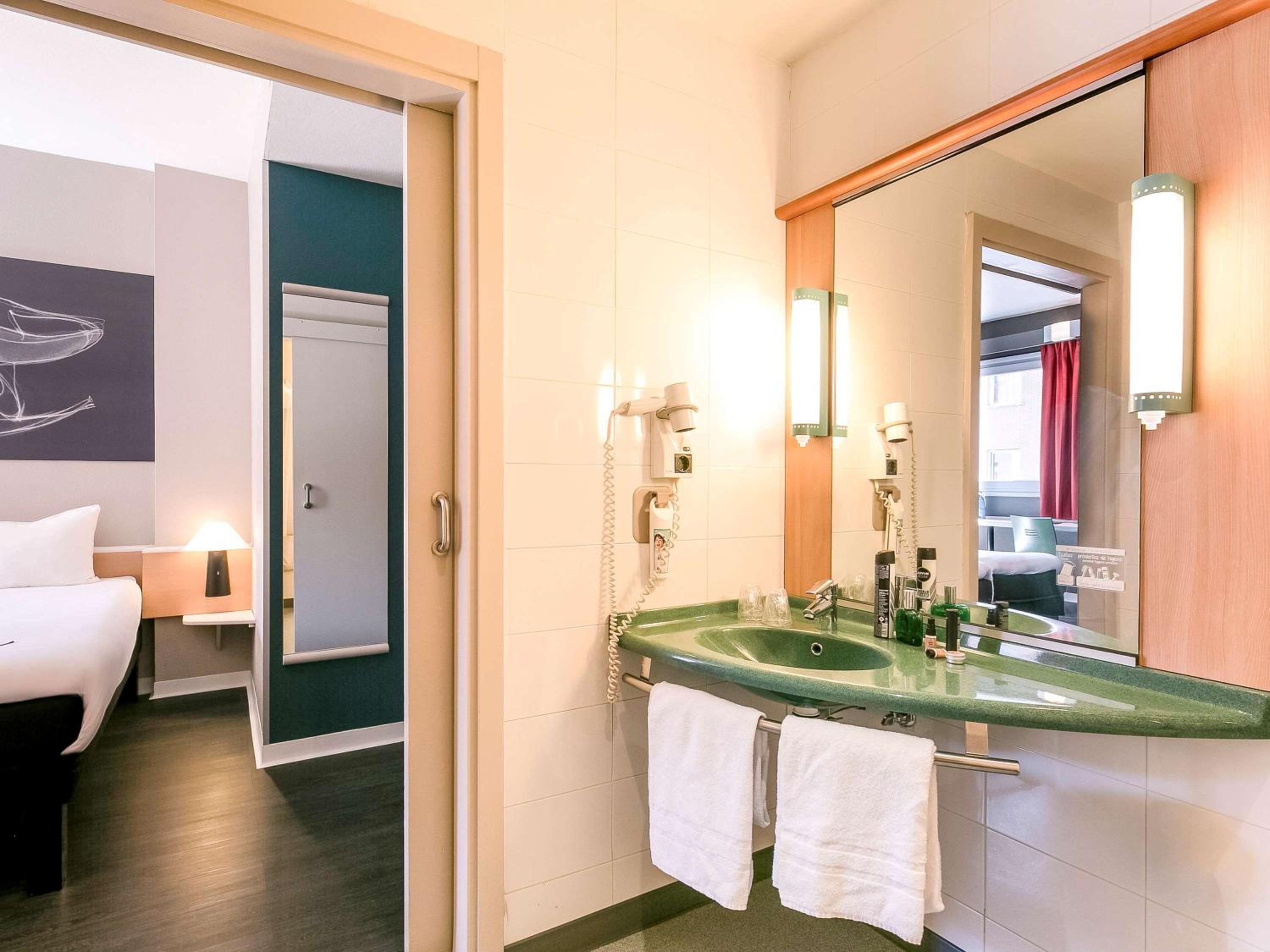Family Double Room with an Extra Bed - Photo 6