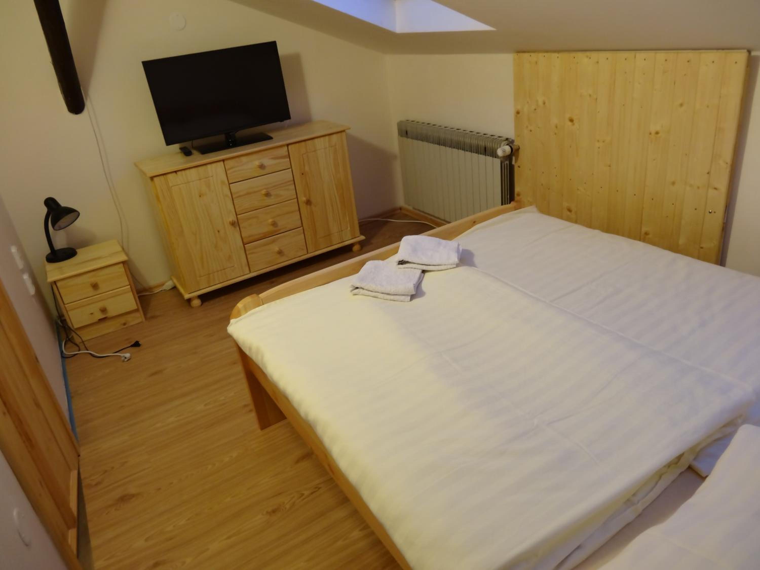 Three-Bedroom Apartment (6 Adults) - Photo 4