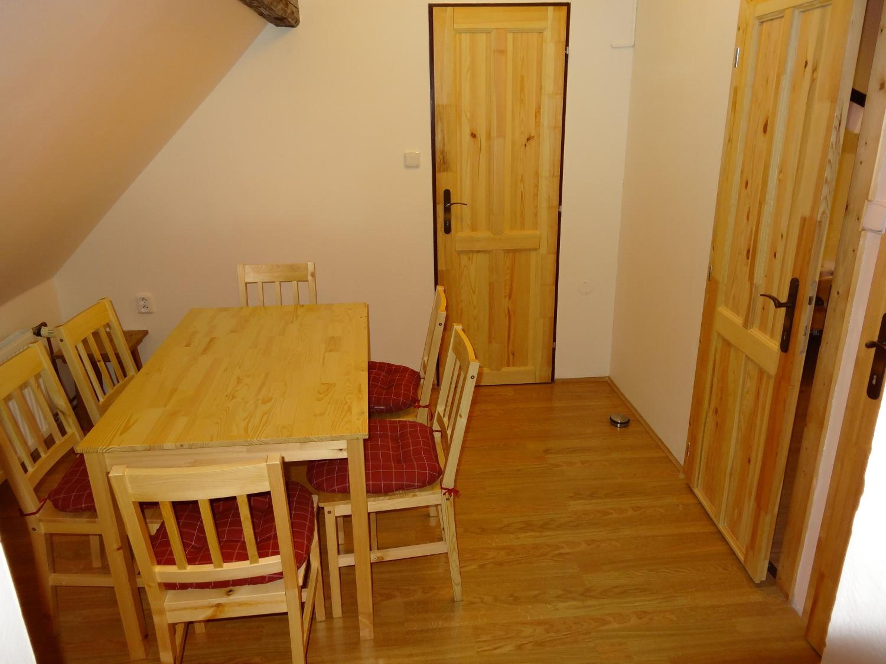 Three-Bedroom Apartment (6 Adults) - Photo 2