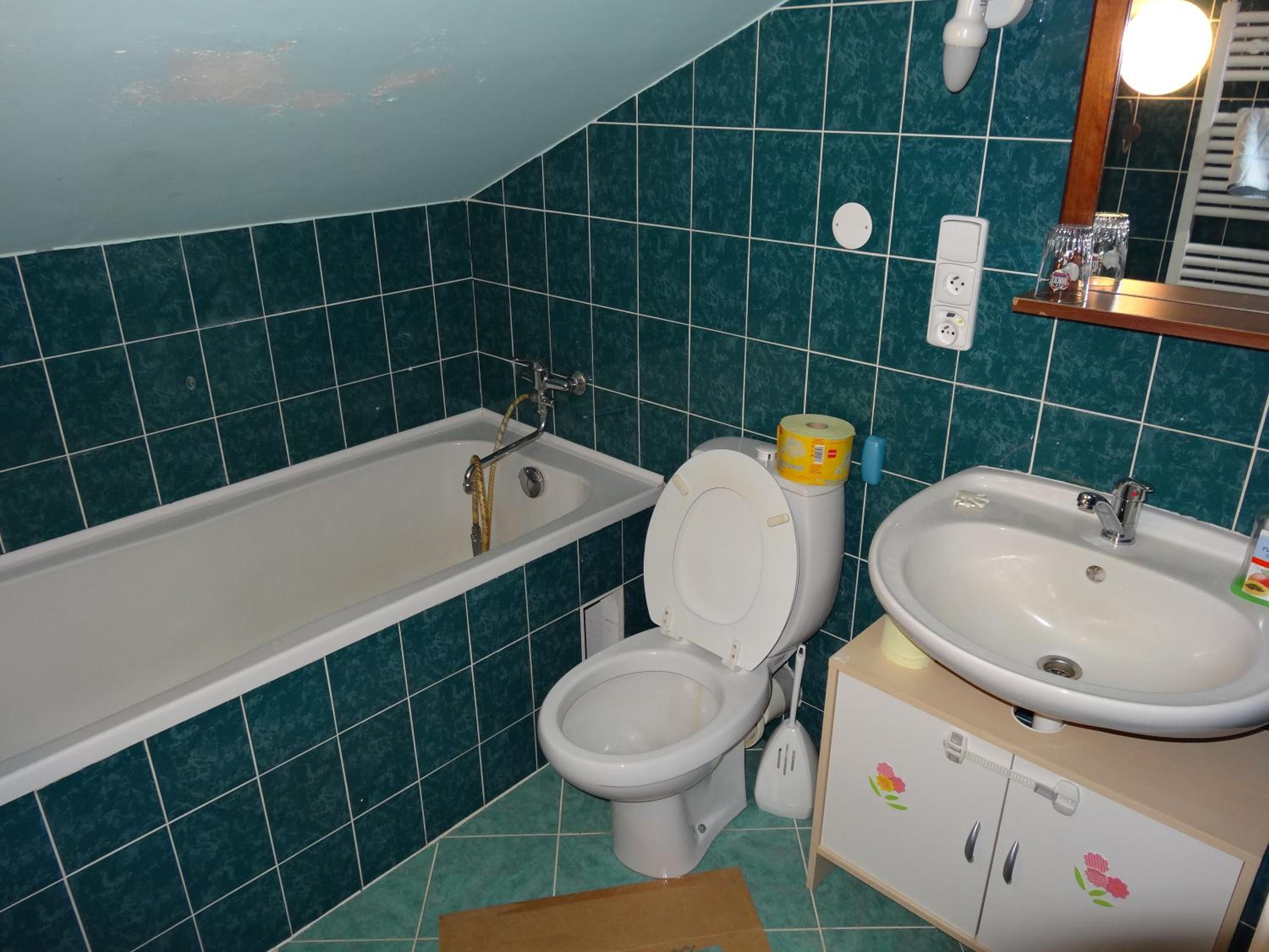 Three-Bedroom Apartment (6 Adults) - Photo 3