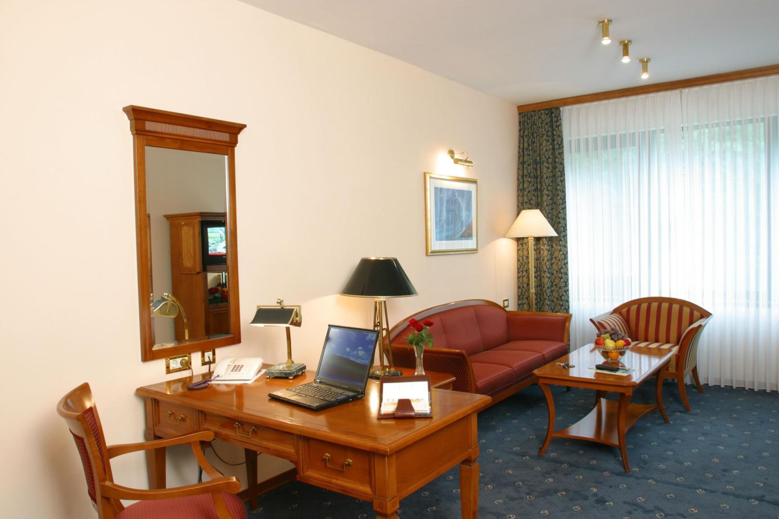 Suite - Photo 3