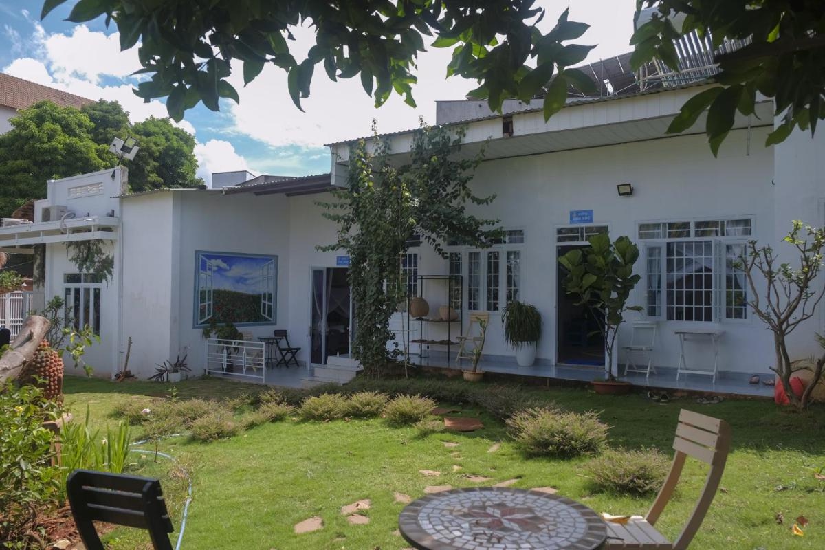 Family Room with Garden View photo 3