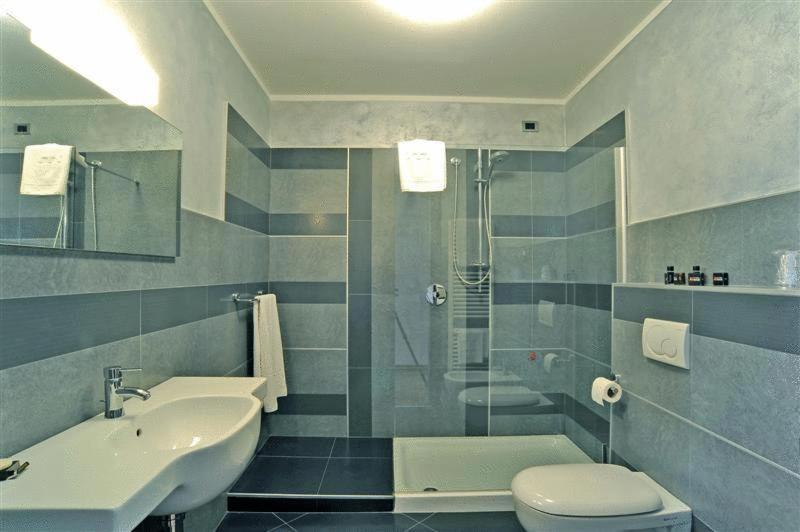 Double or Twin Room - Photo 4