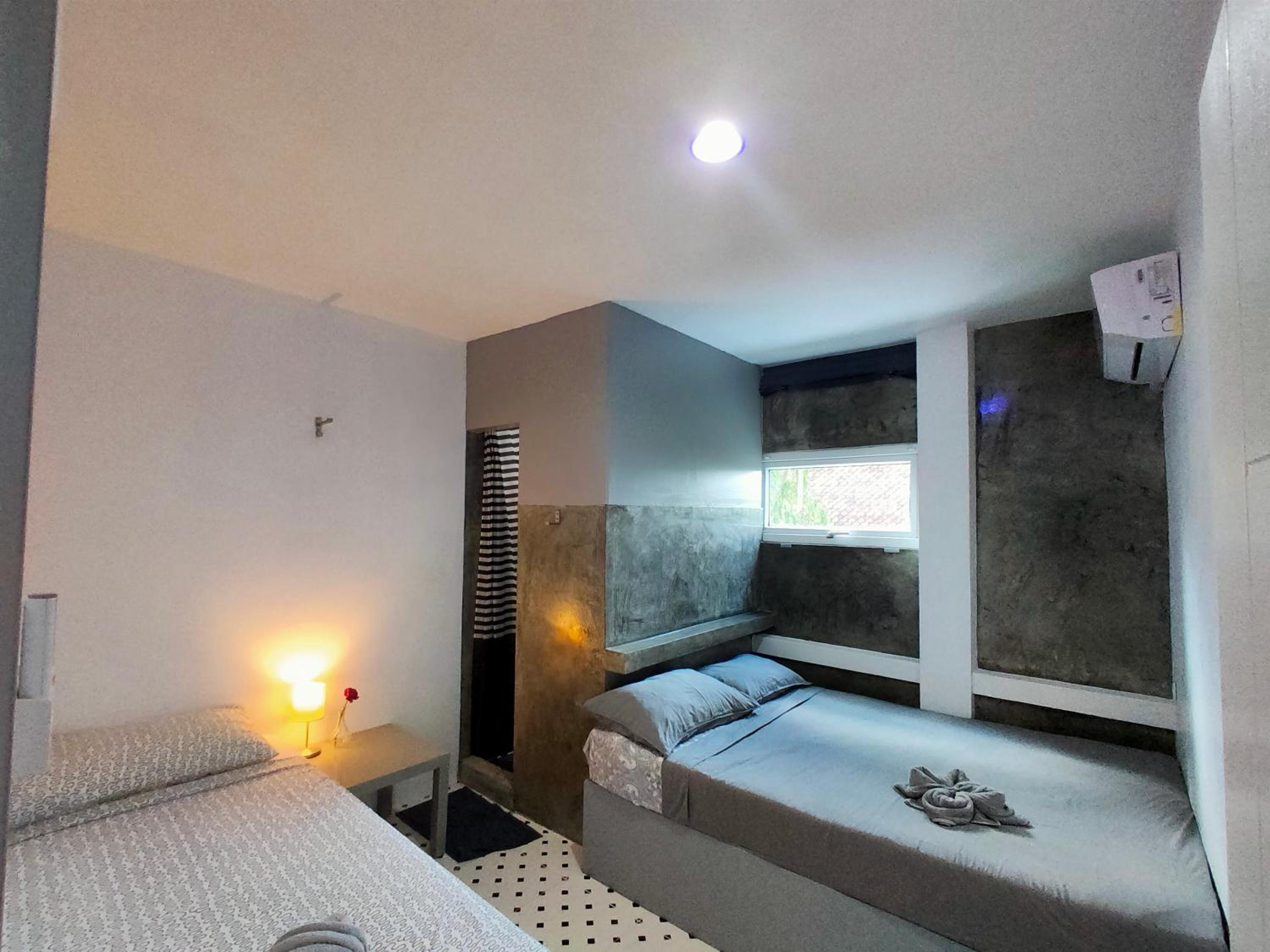 Apartment With Pool View