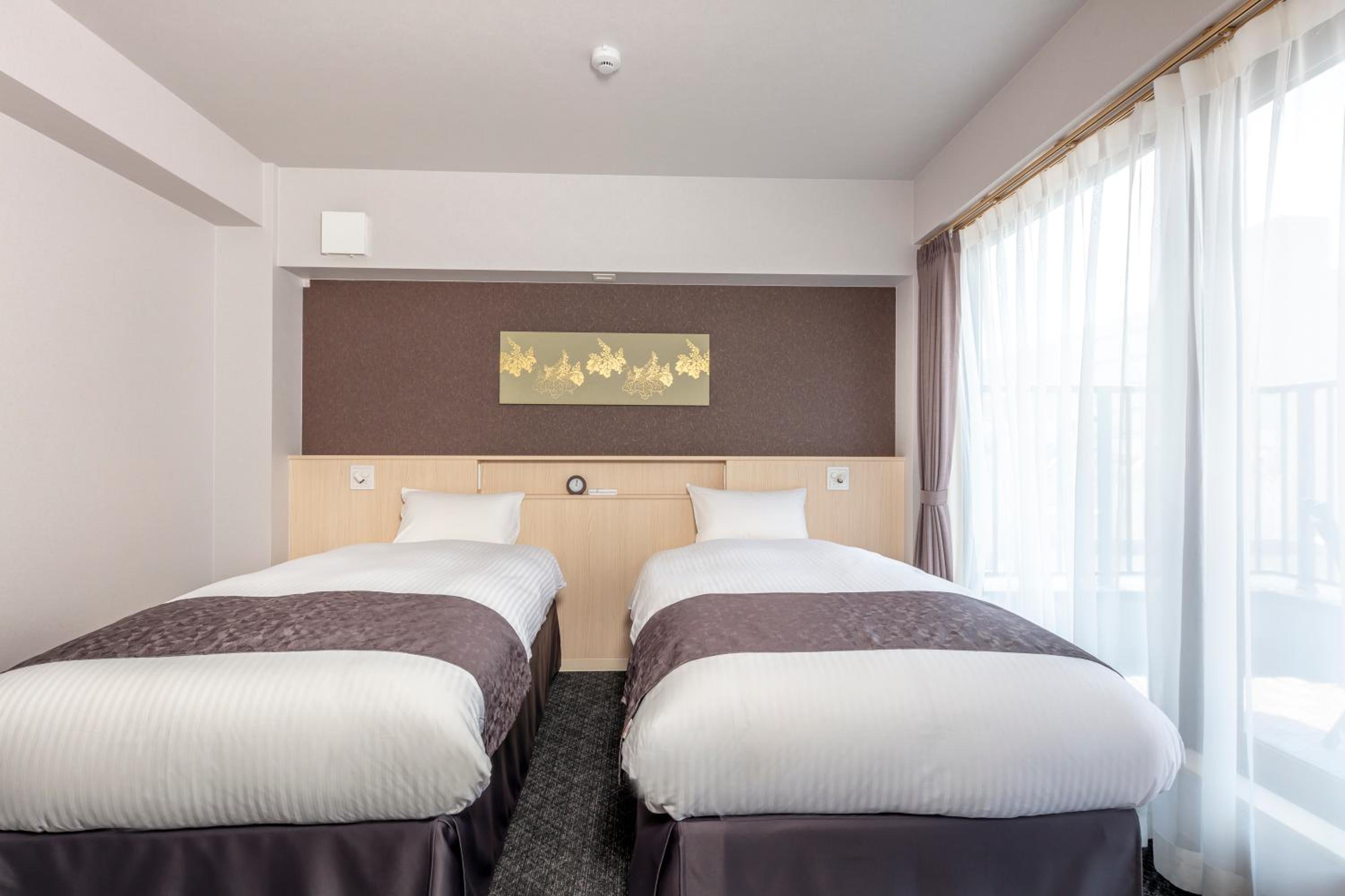 Large Twin Room - Photo 1