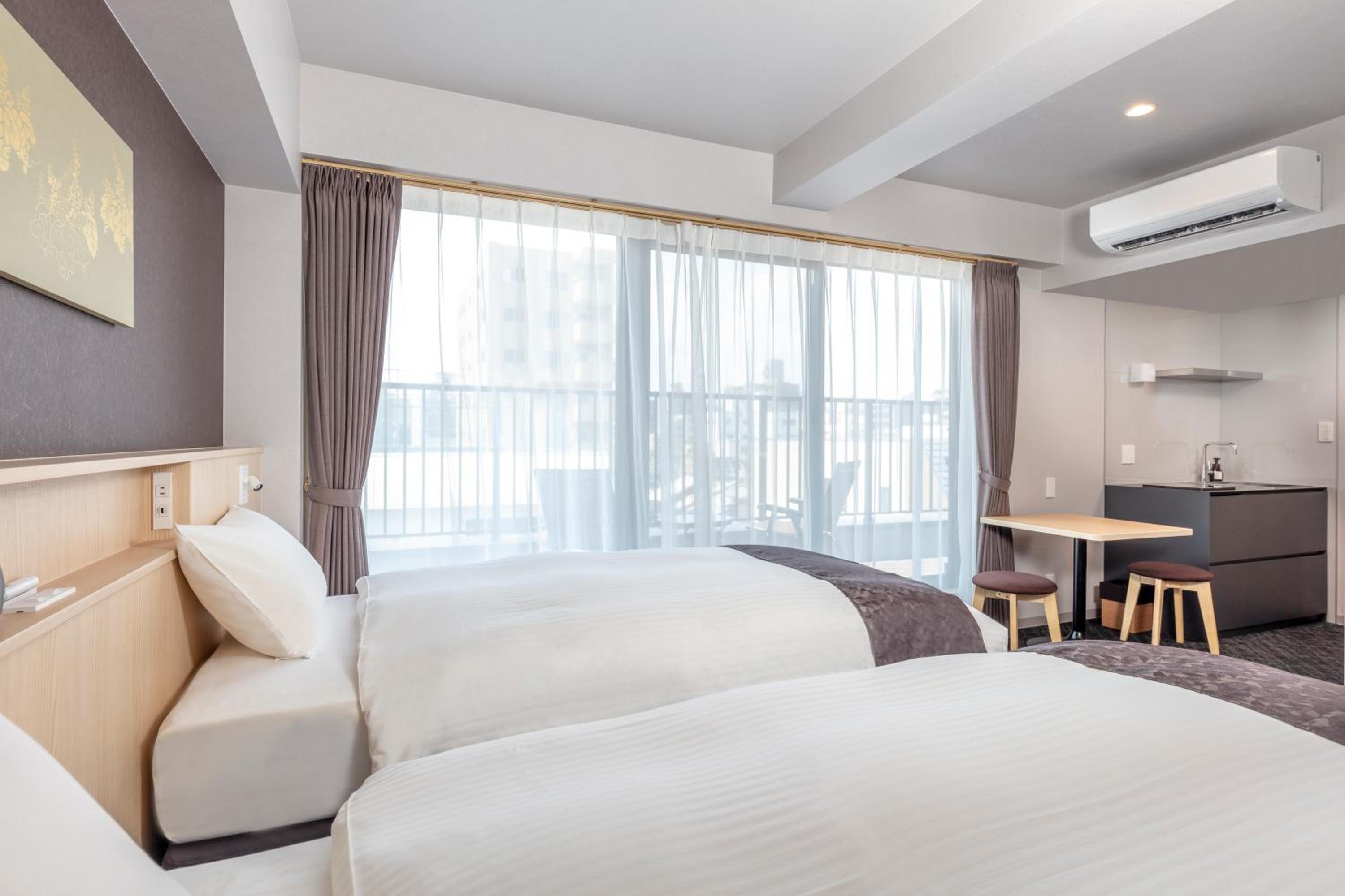 Large Twin Room - Photo 17