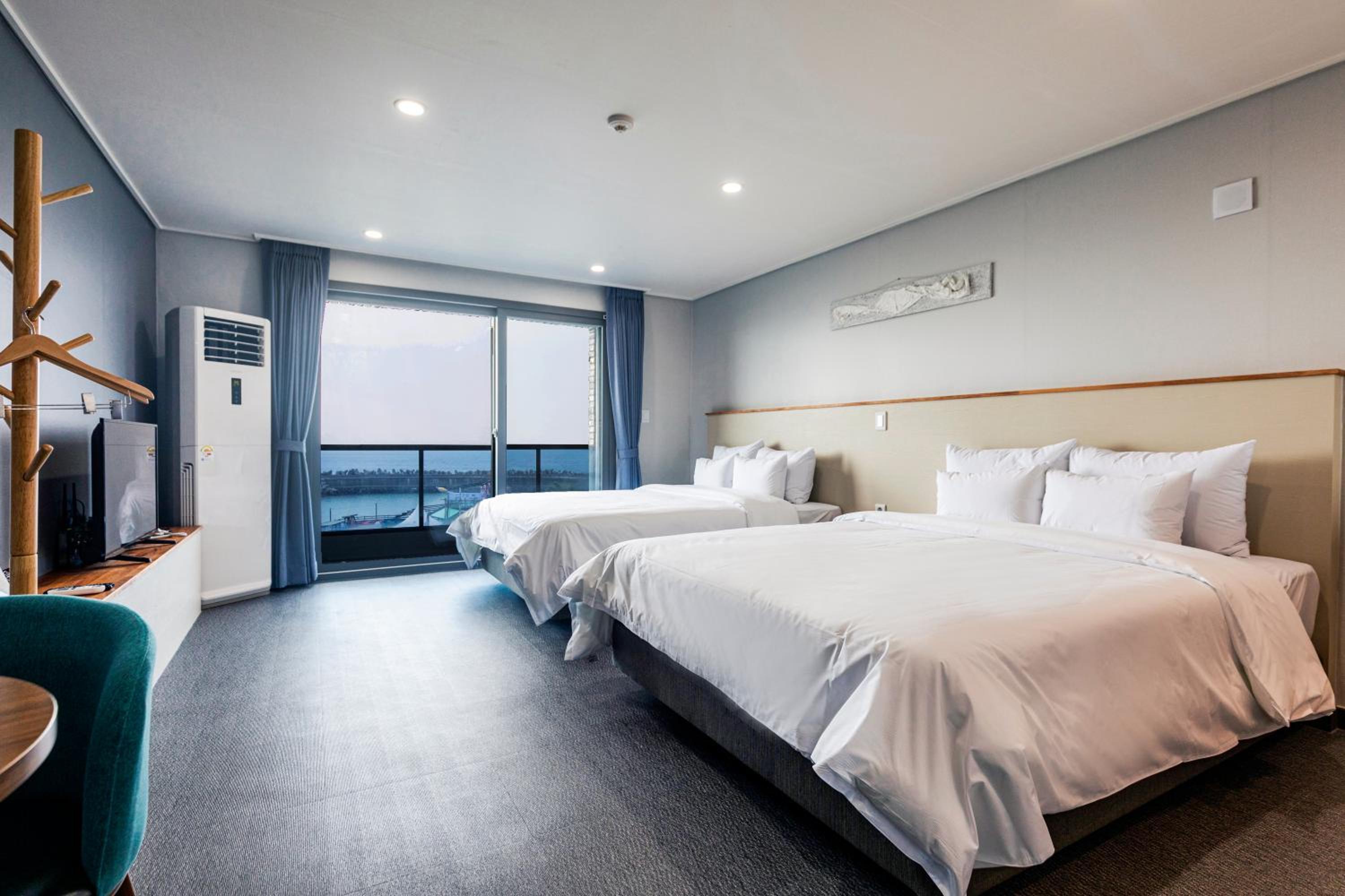Aewol Building - Deluxe Ocean View Room  photo 2