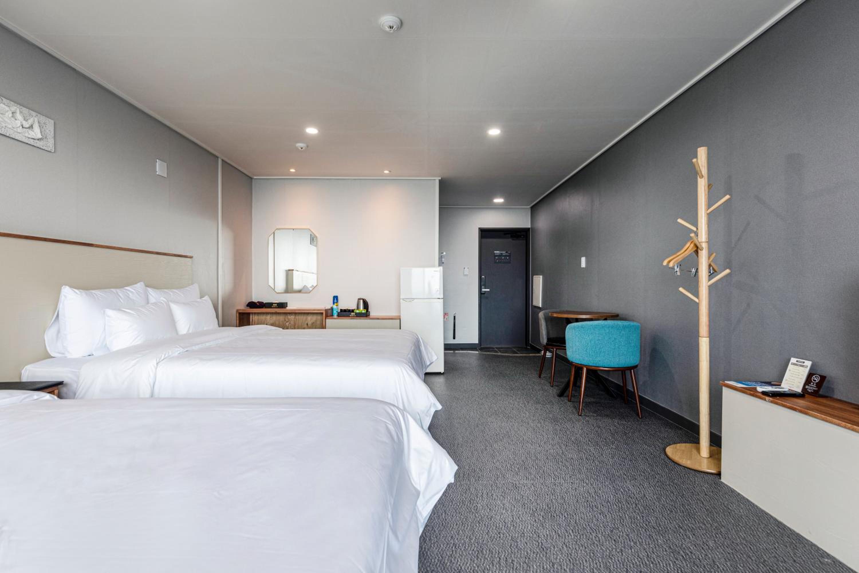 Aewol Building - Deluxe Ocean View Room  photo 3