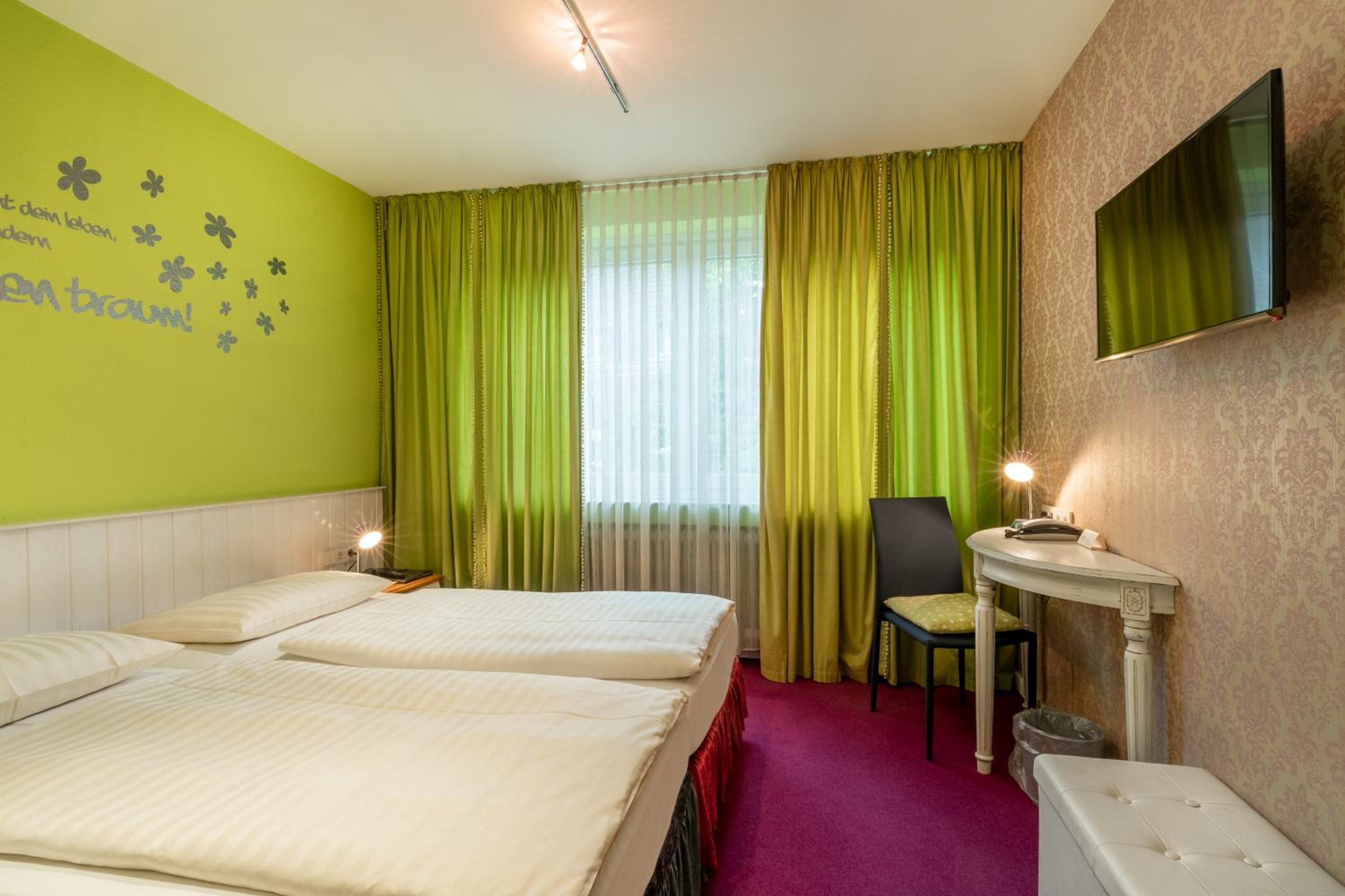 Double Room - Photo 6